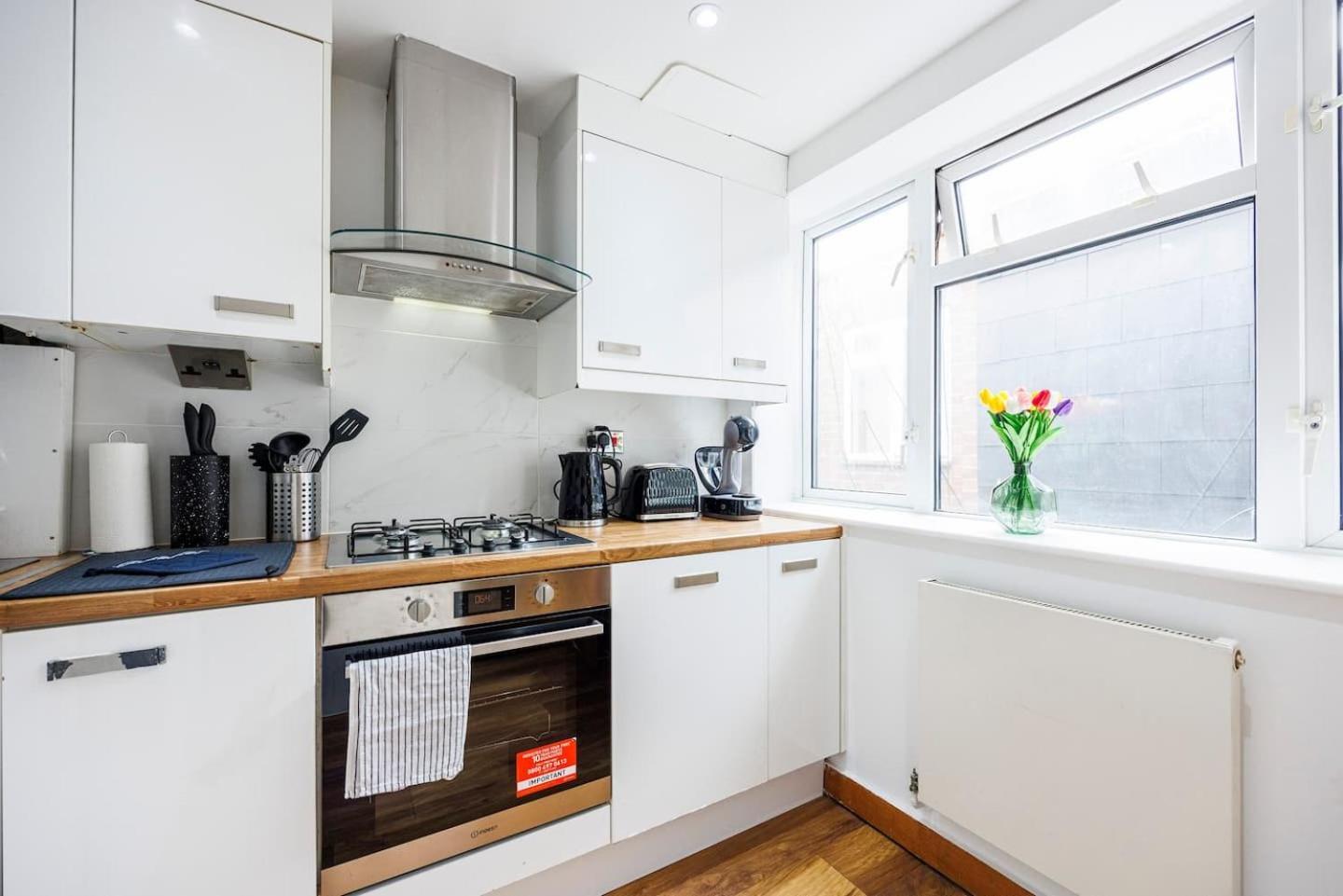 2 Bedroom Charming & Magnificent Flat Apartment *