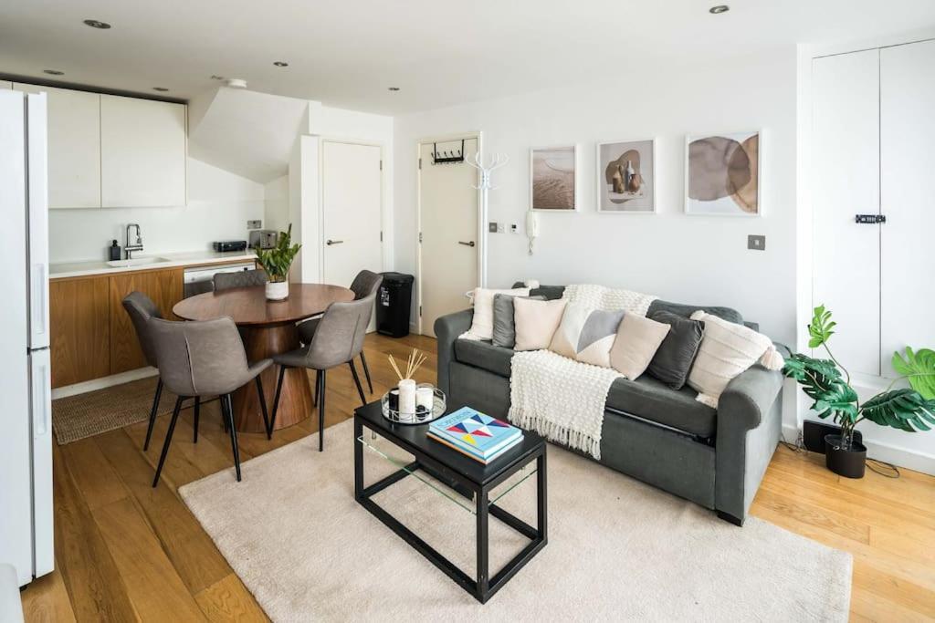 Prime Location Mews! Feriehus London