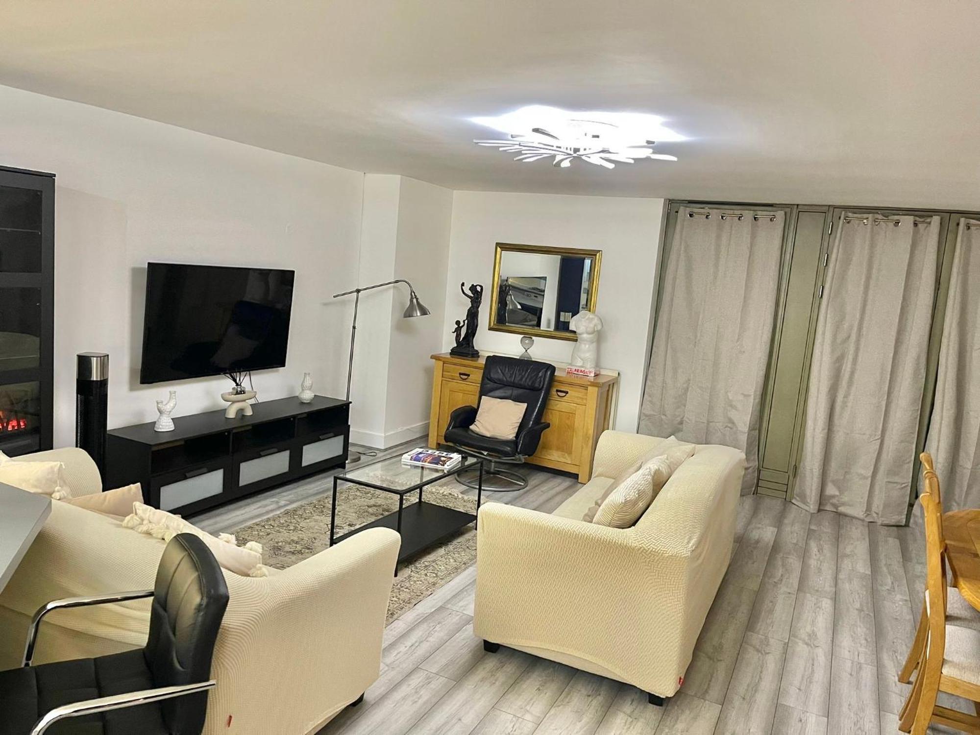 Entire 1 Bedroom Flat At Kensington Gardens Close To Hyde Park, Paddington St