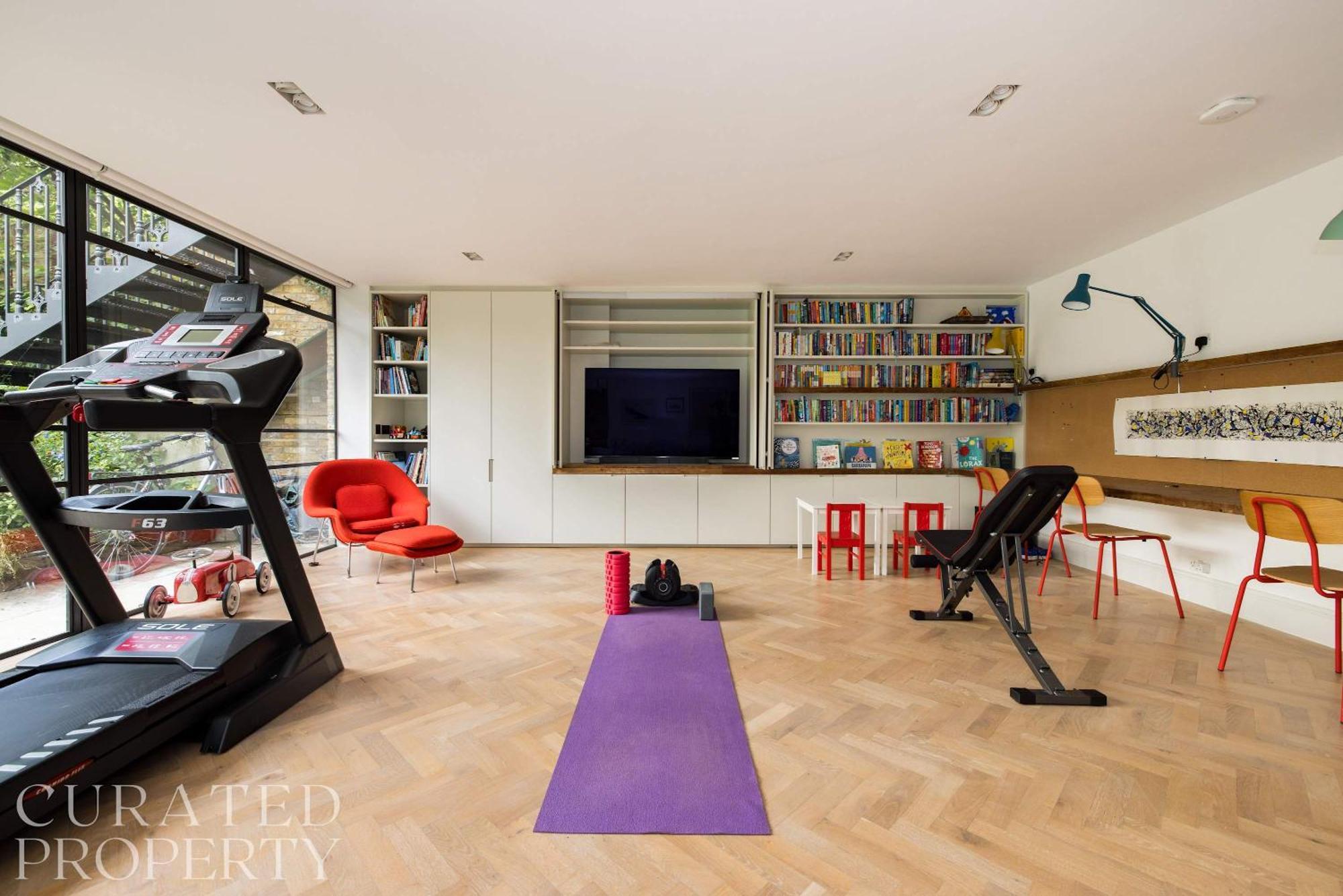 Elegant Primrose Hill Townhouse With Garden