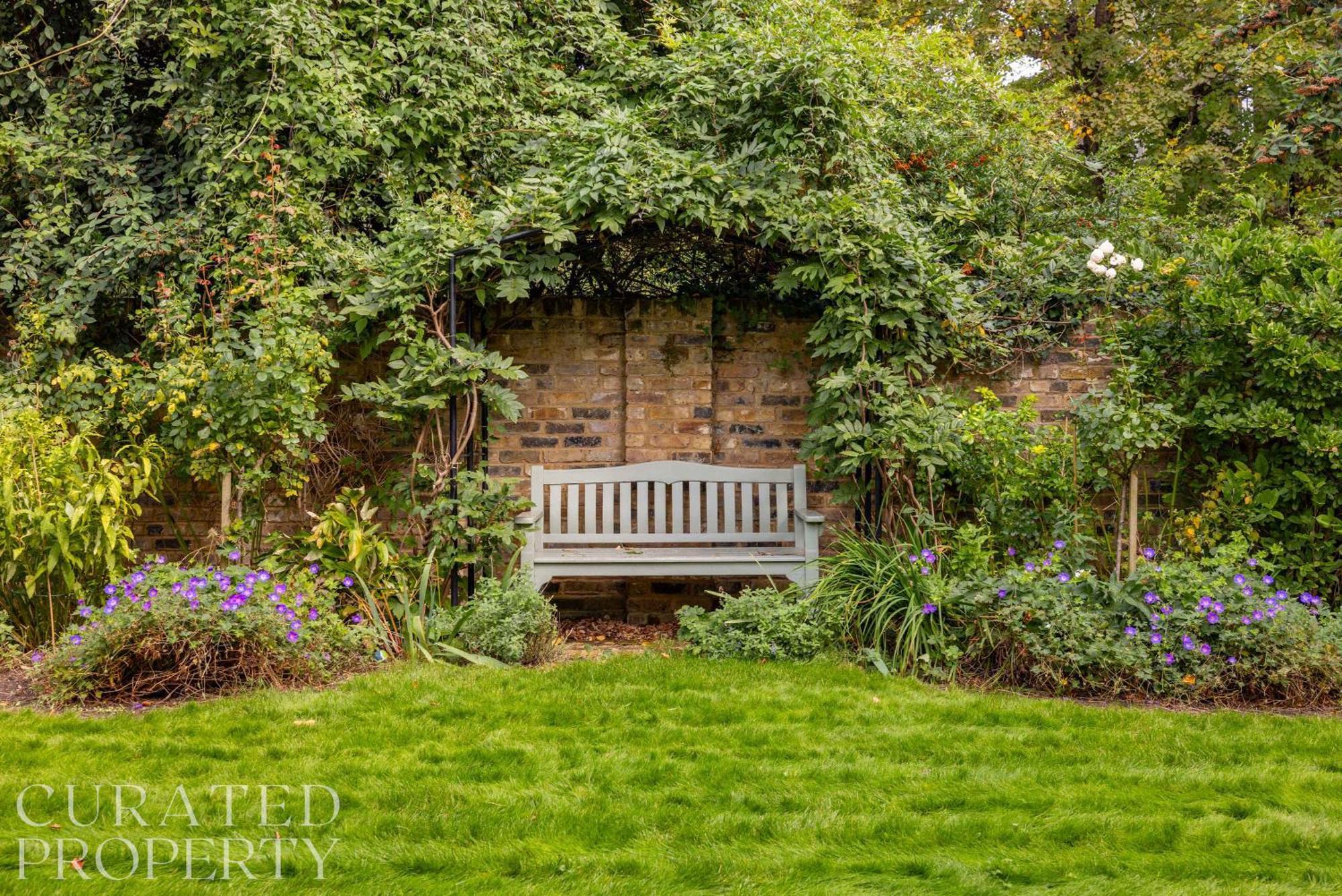 Elegant Primrose Hill Townhouse With Garden *