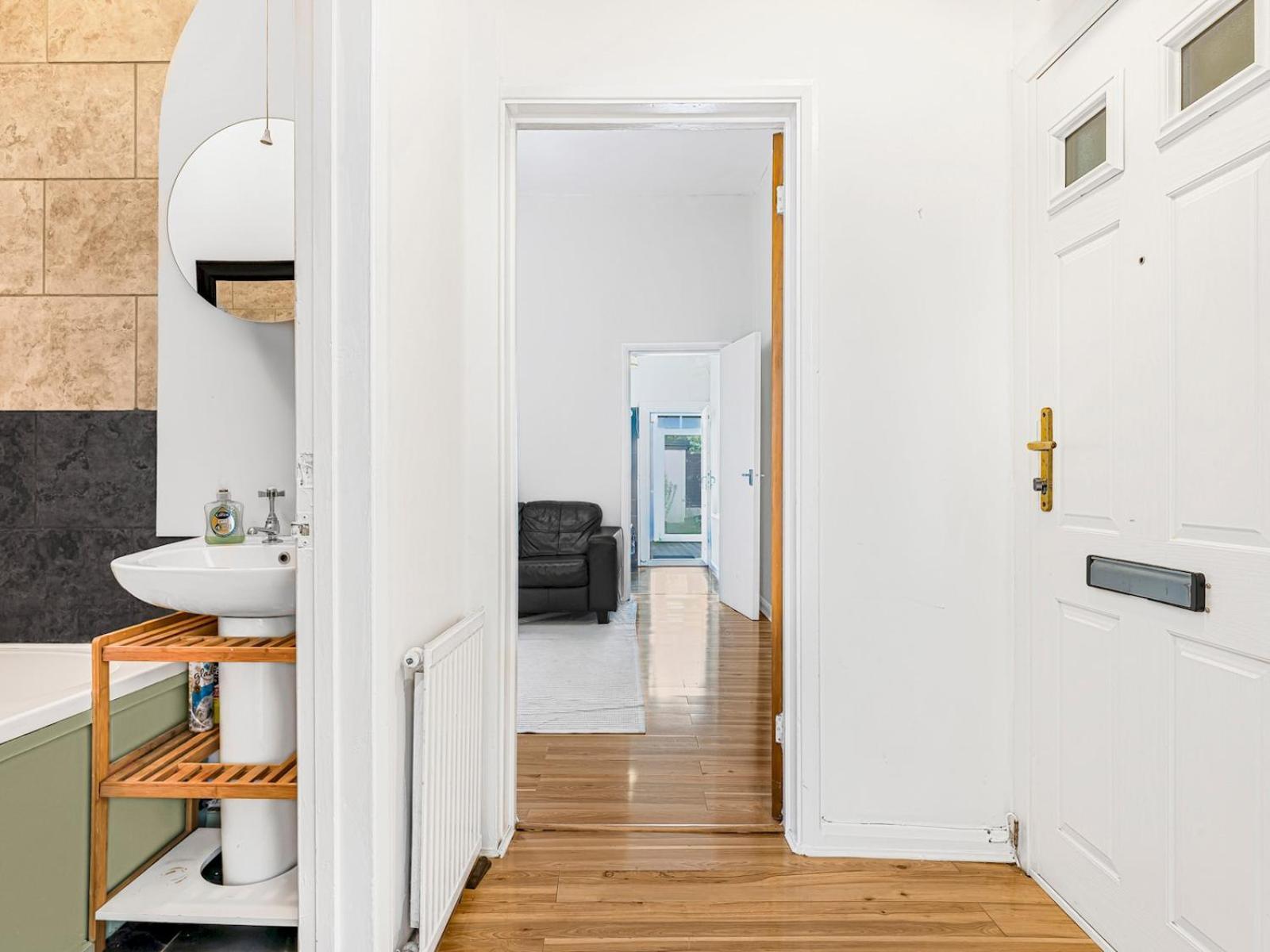 Bright & Cozy East 1-bed Flat With Garden Apartment