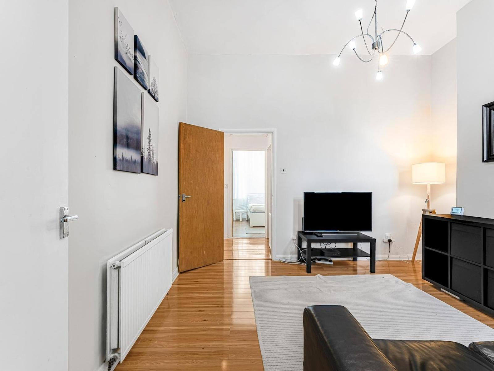 Bright & Cozy East 1-bed Flat With Garden Apartment London