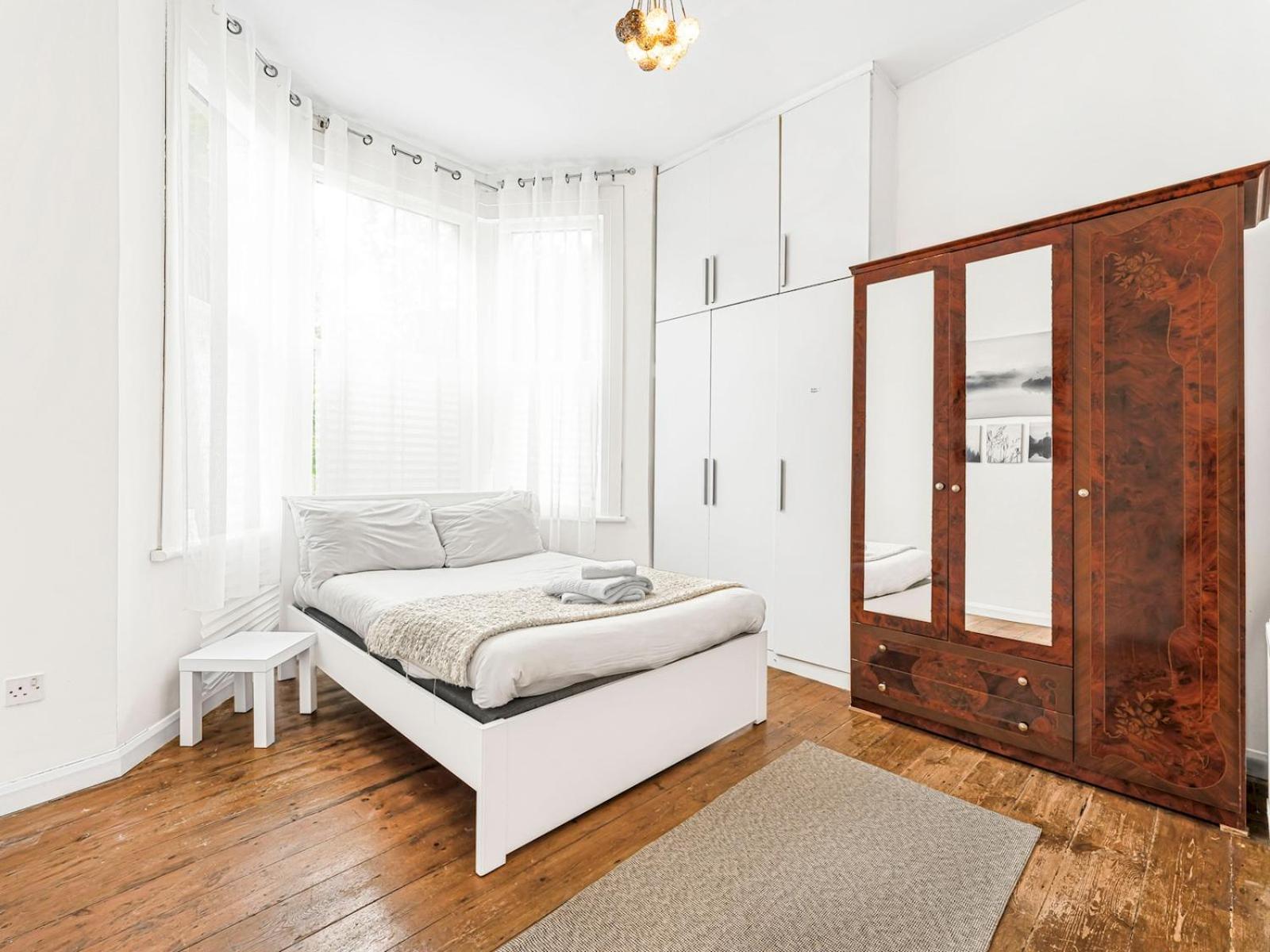 Bright & Cozy East 1-bed Flat With Garden Apartment London