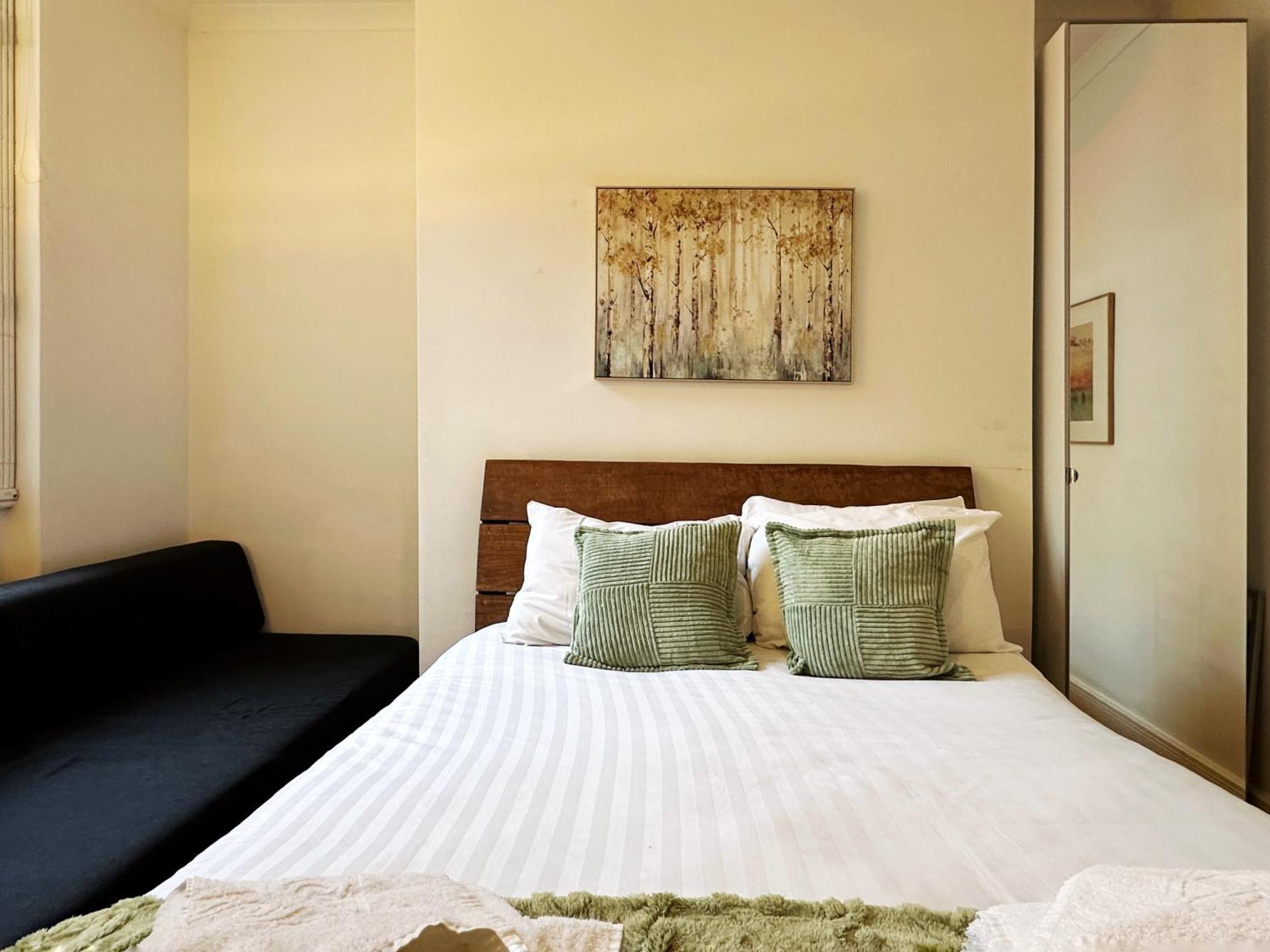 Theo's 2 Bedroom In London