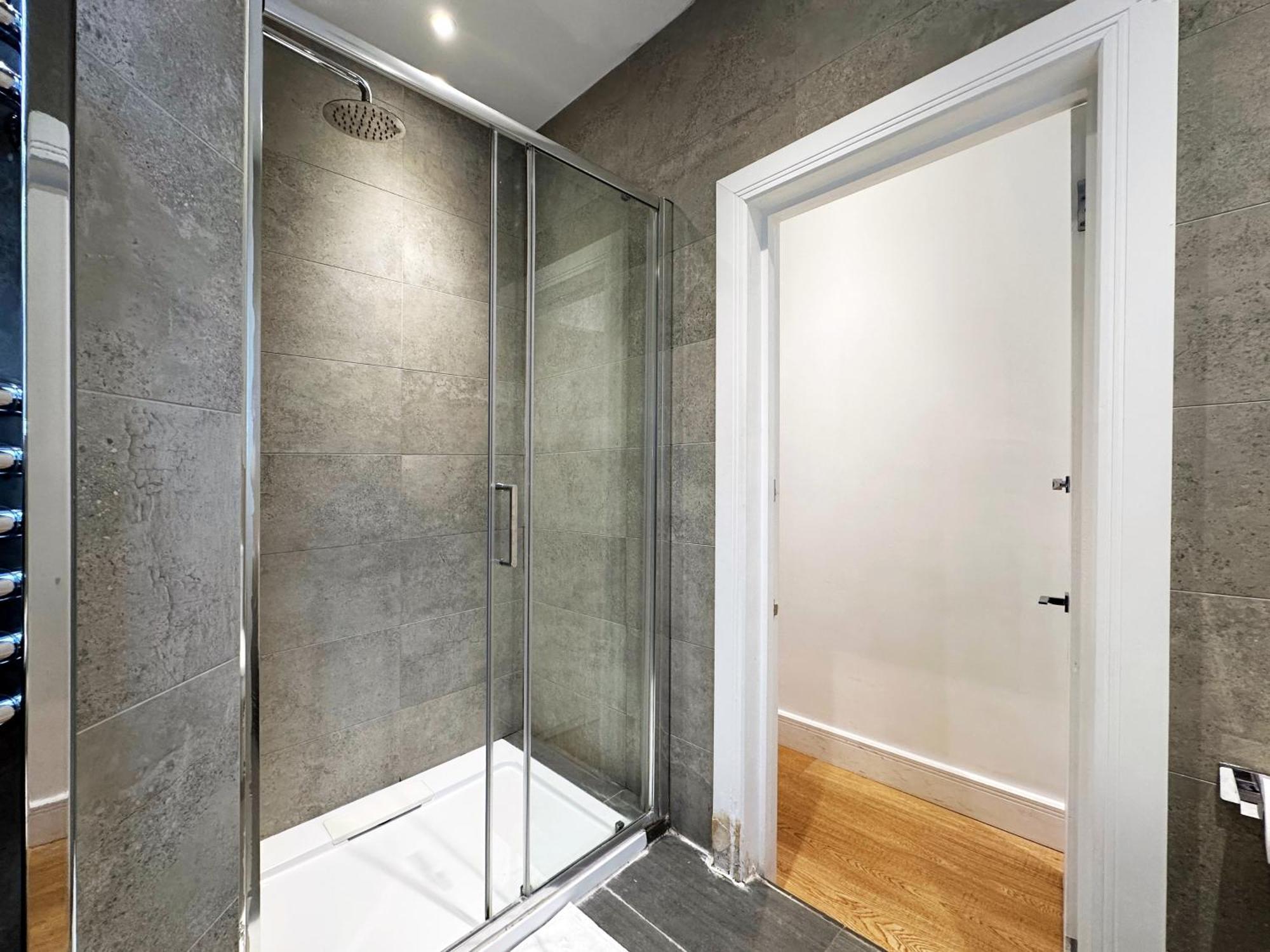 Theo's 2 Bedroom In London