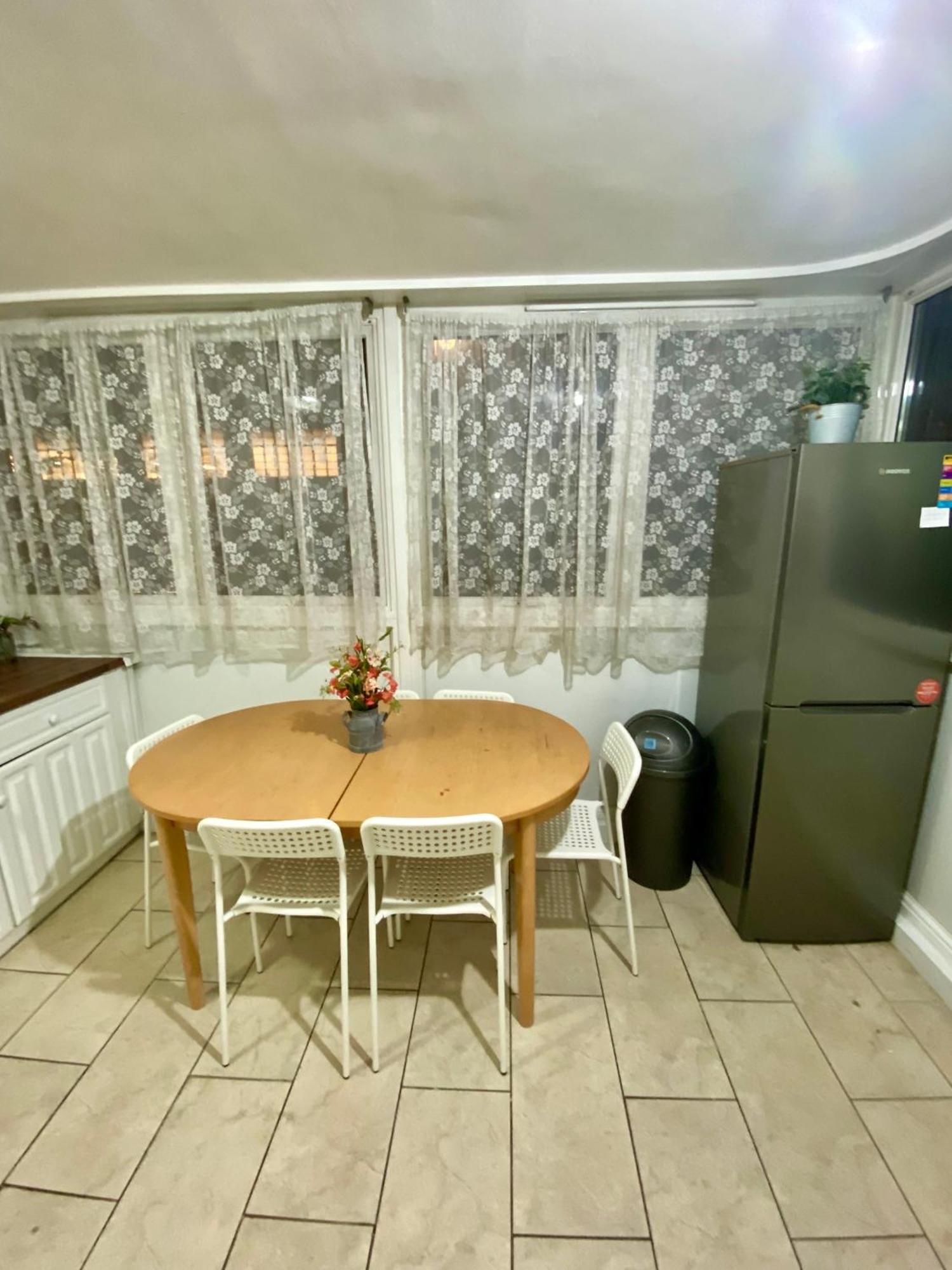 3 Bedroom Flat, Oxford Circus, W1w Leilighet London