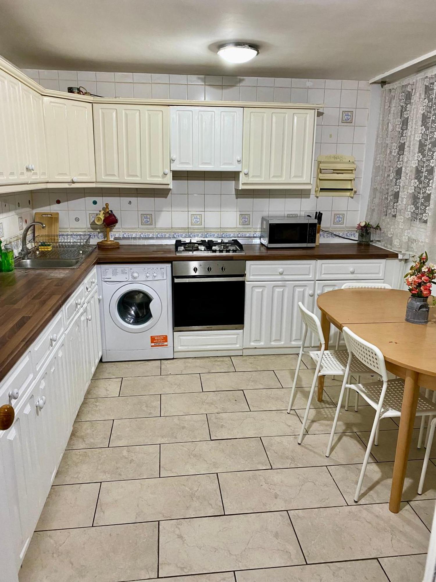 3 Bedroom Flat, Oxford Circus, W1w Leilighet