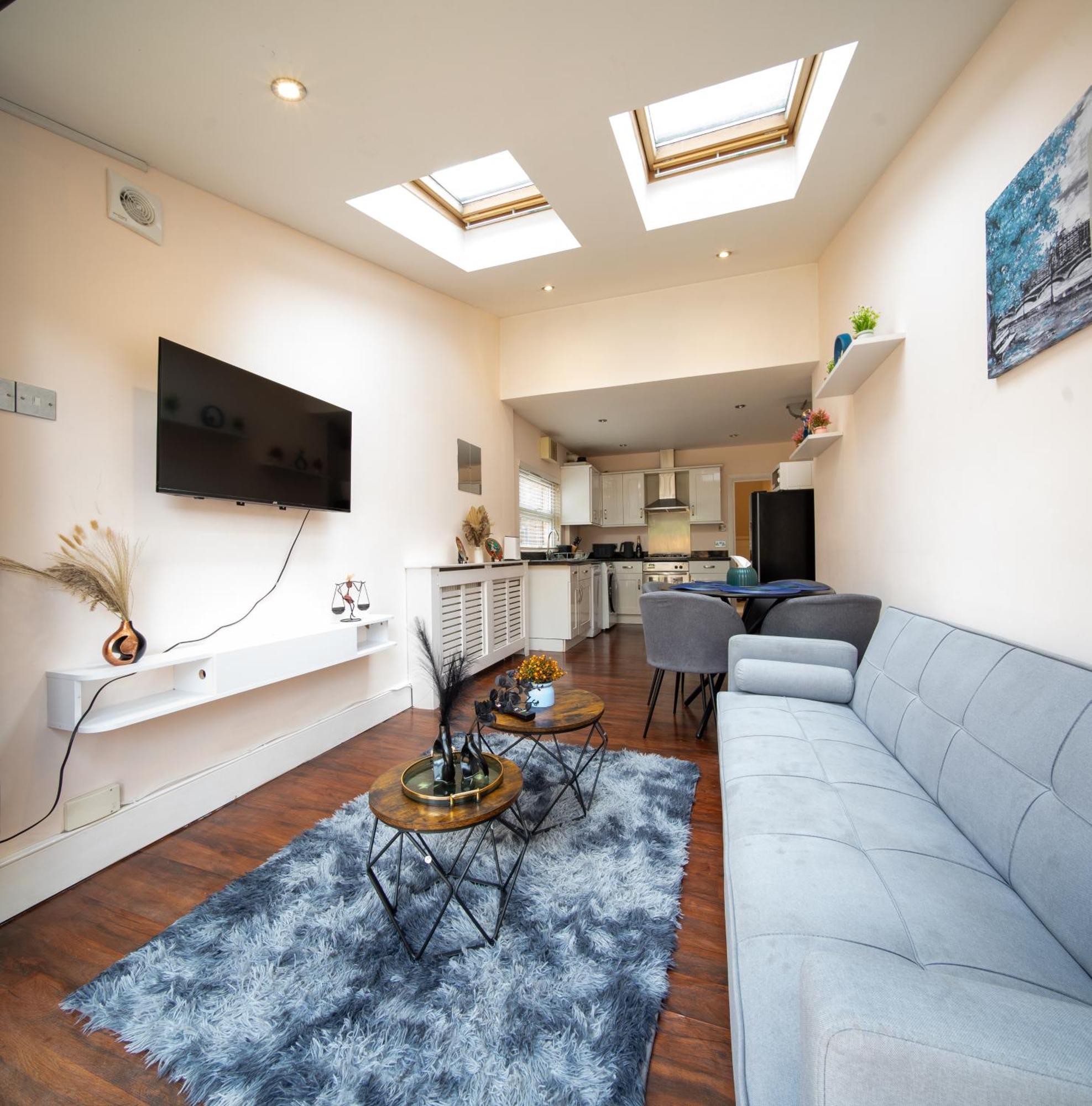Beautiful 2 Bedroom With Private Garden In Wimbledon - Minutes From Lejlighed London