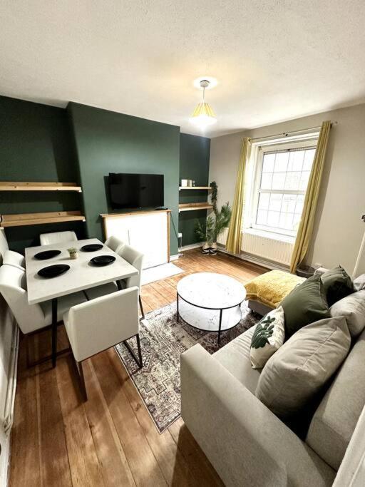 Quirky 3 Bedroom Flat In Shoreditch London
