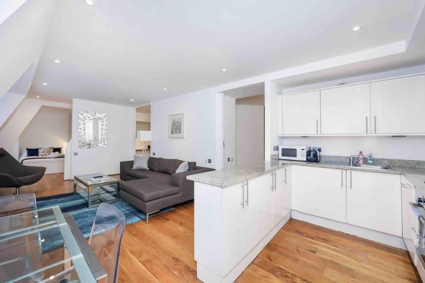 2 Bed By Oxford Circus And Regent Street! Apartment London