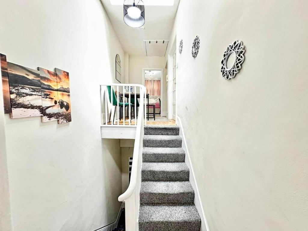 Beautiful Family Near Hyde Park London