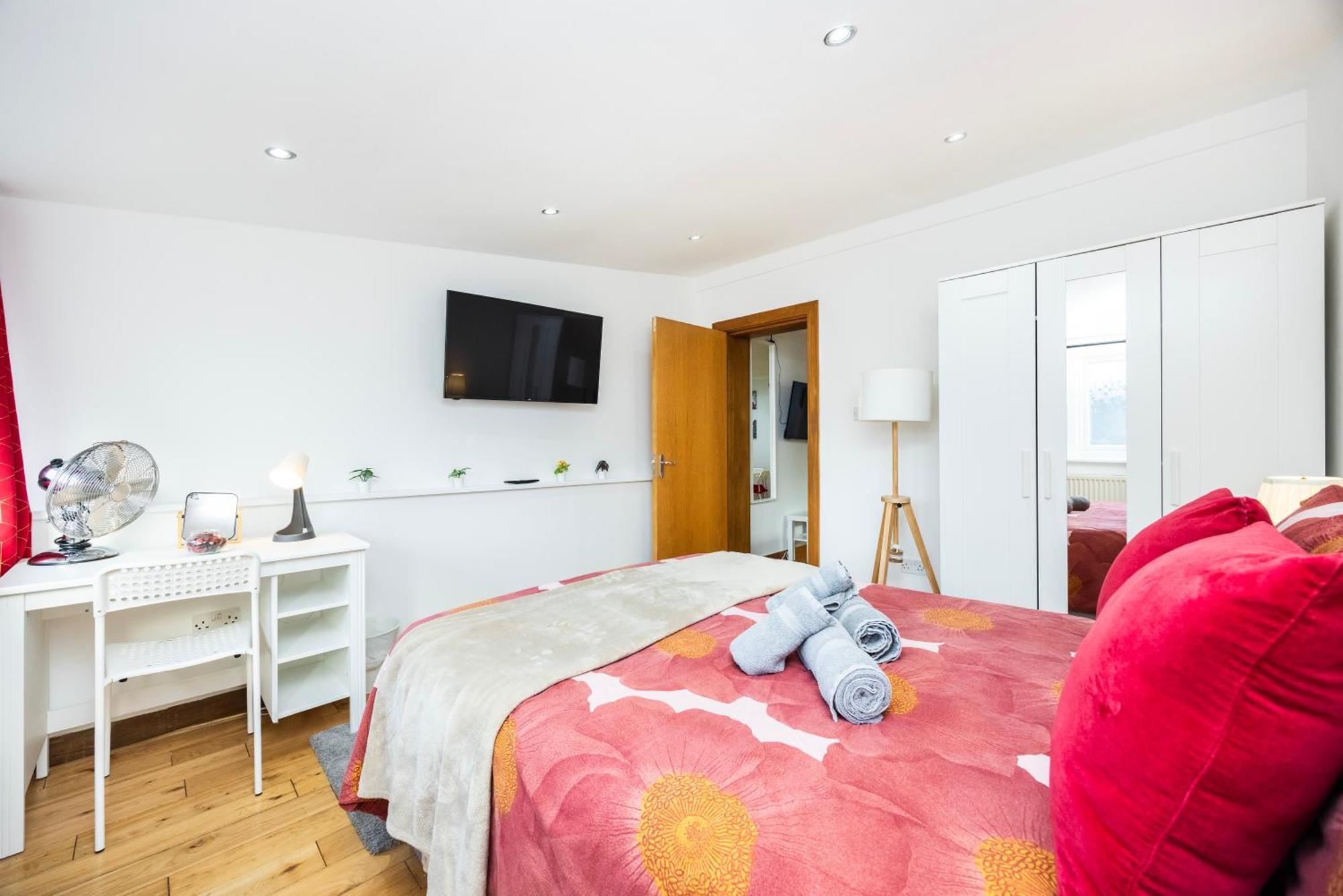 2 Bedroom Charming & Magnificent Flat Apartment
