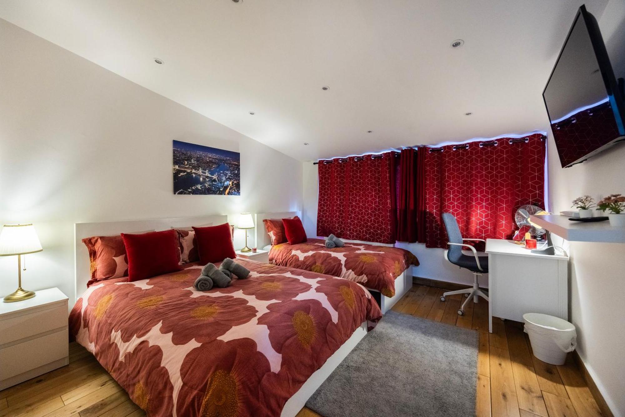 2 Bedroom Charming & Magnificent Flat Apartment London