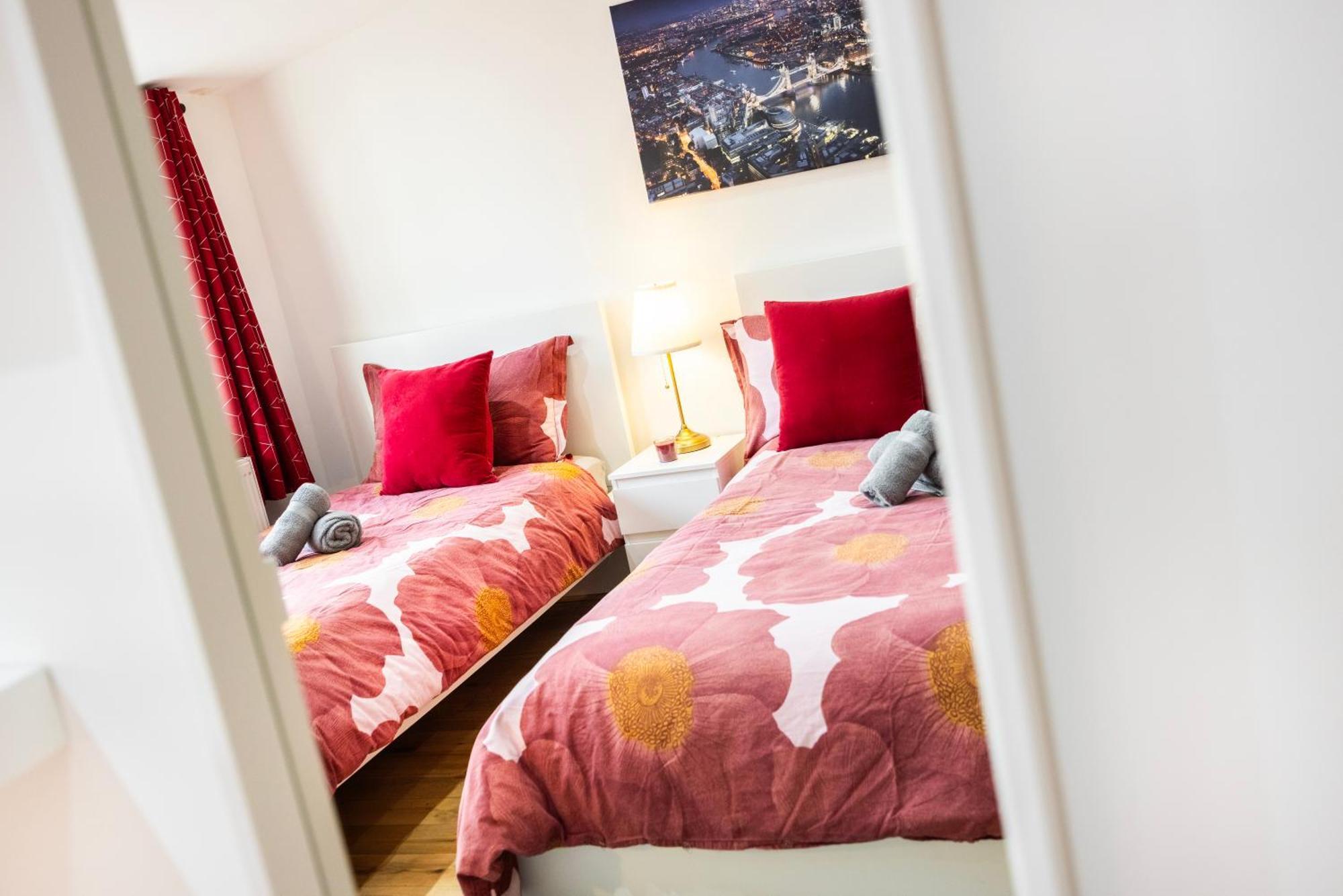 Apartment 2 Bedroom Charming & Magnificent Flat London