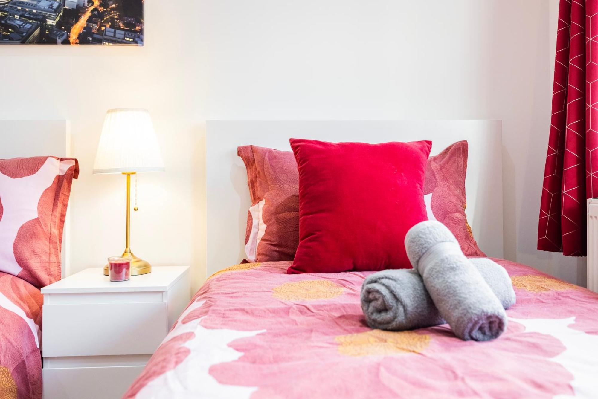 2 Bedroom Charming & Magnificent Flat *
