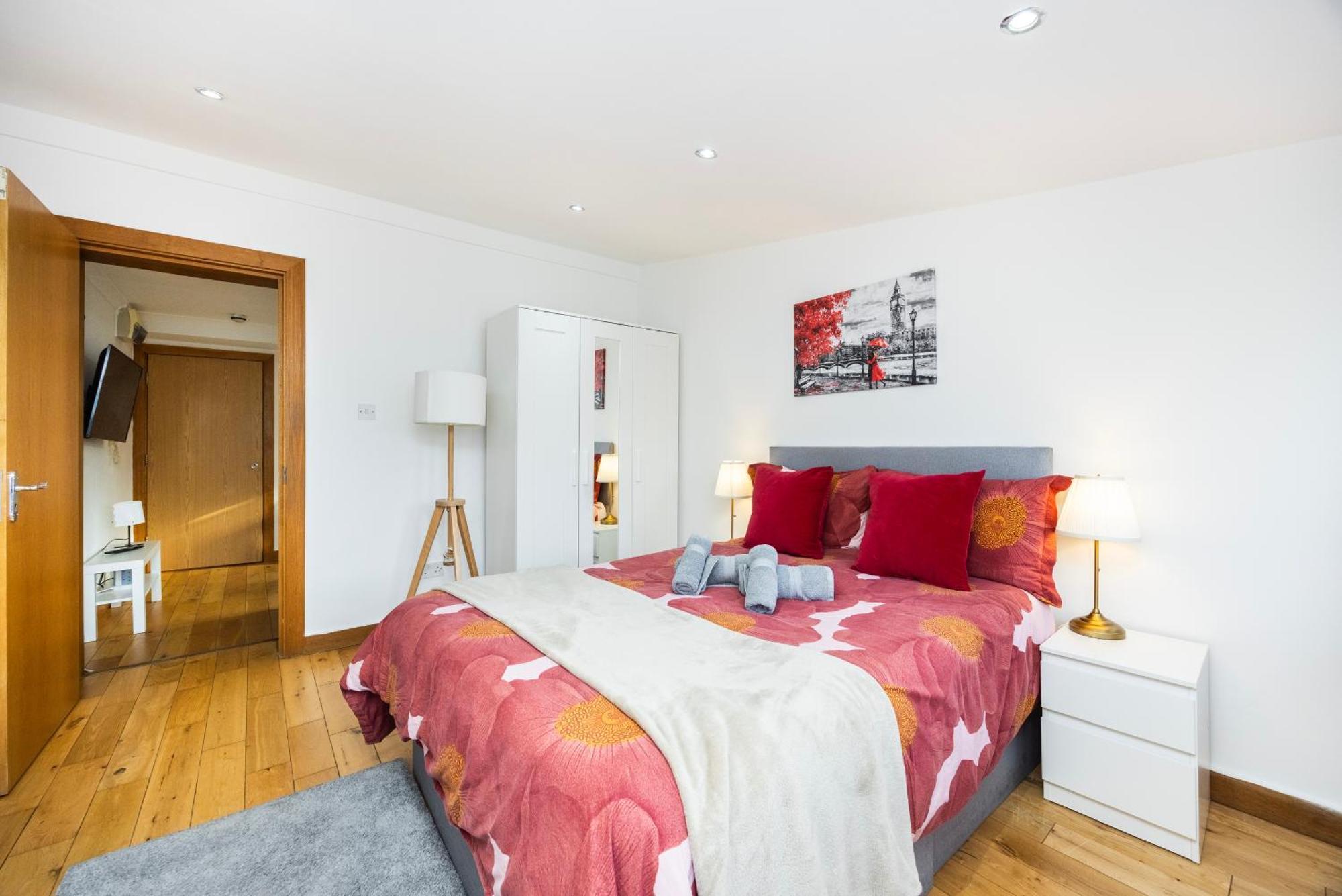 2 Bedroom Charming & Magnificent Flat London