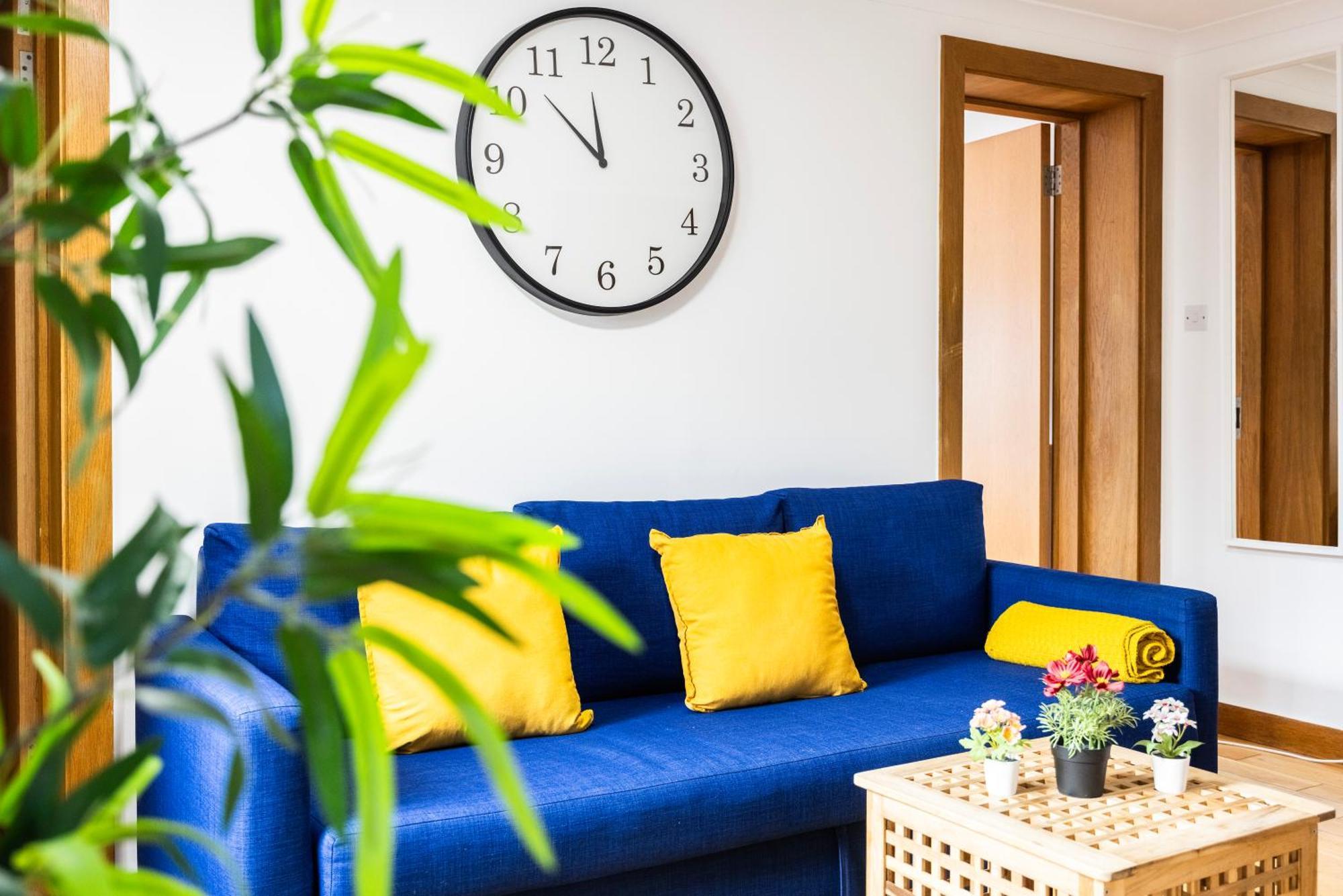 2 Bedroom Charming & Magnificent Flat * London
