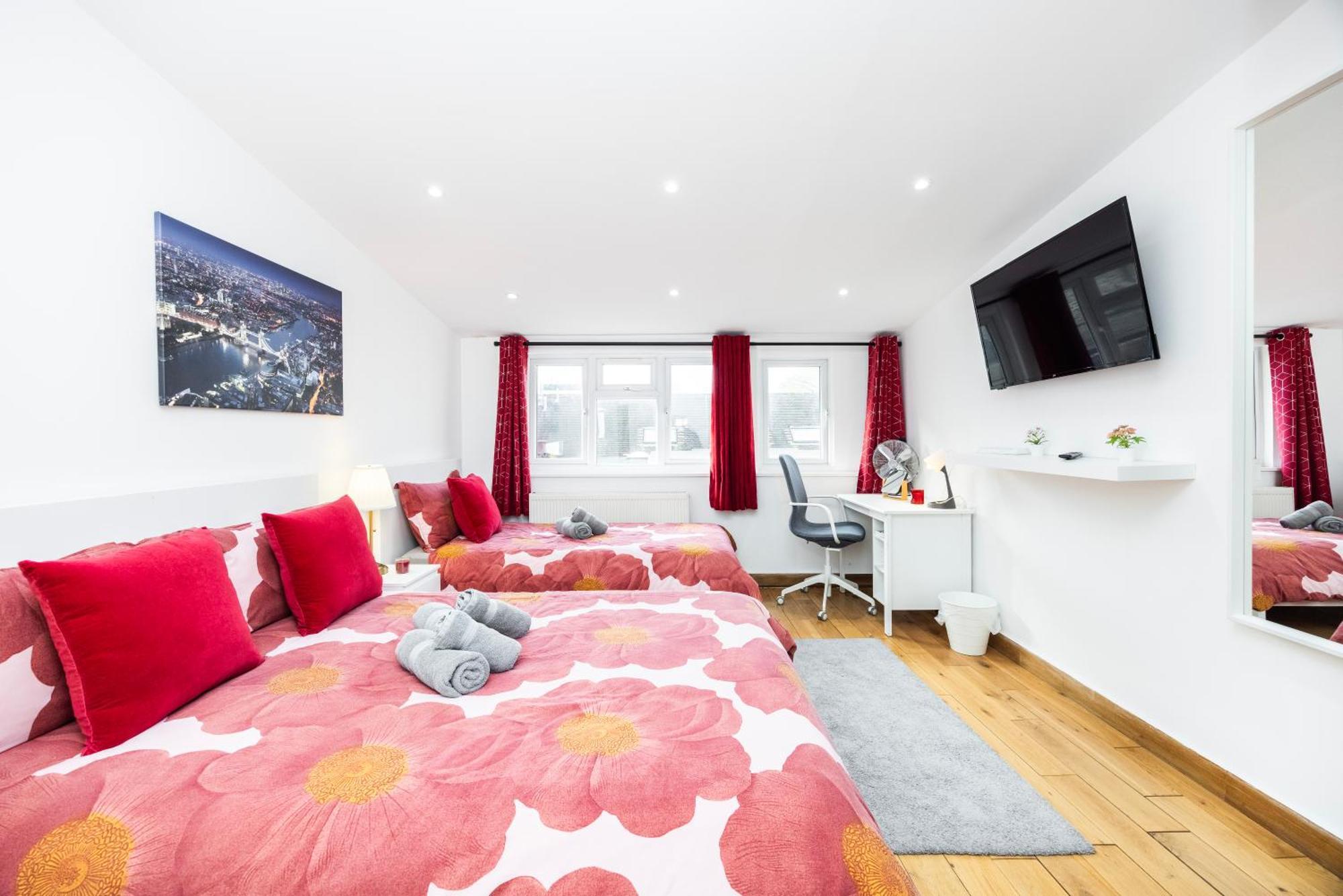 2 Bedroom Charming & Magnificent Flat Apartment *