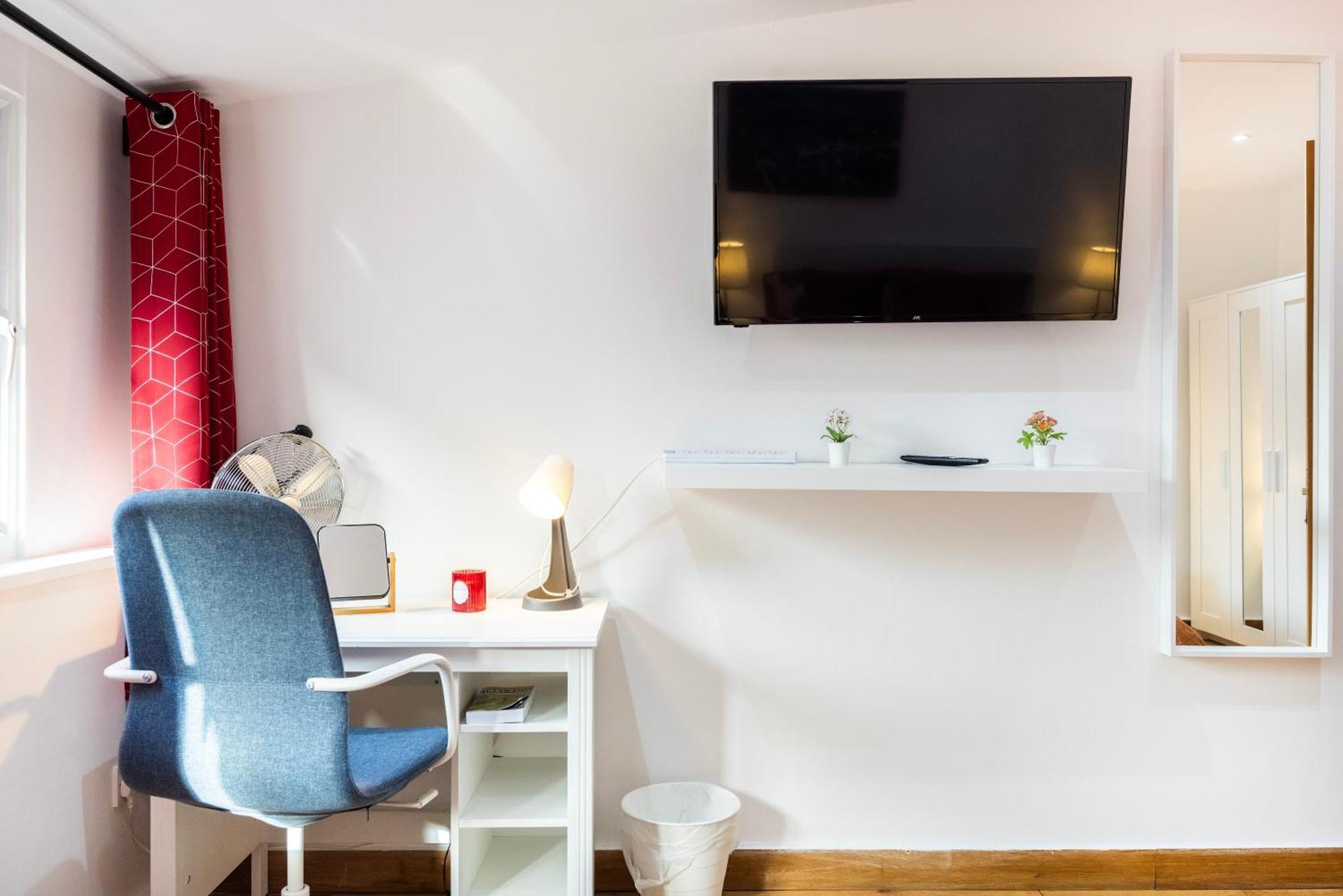 Apartment 2 Bedroom Charming & Magnificent Flat London