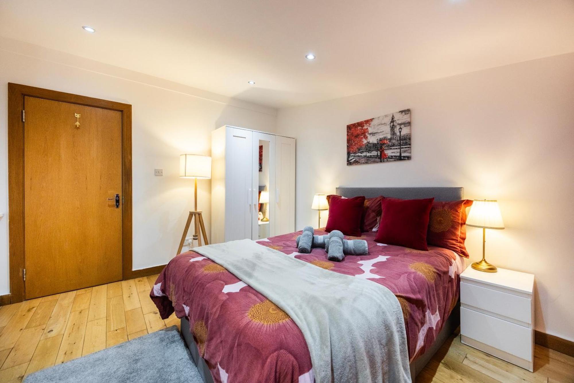 2 Bedroom Charming & Magnificent Flat *