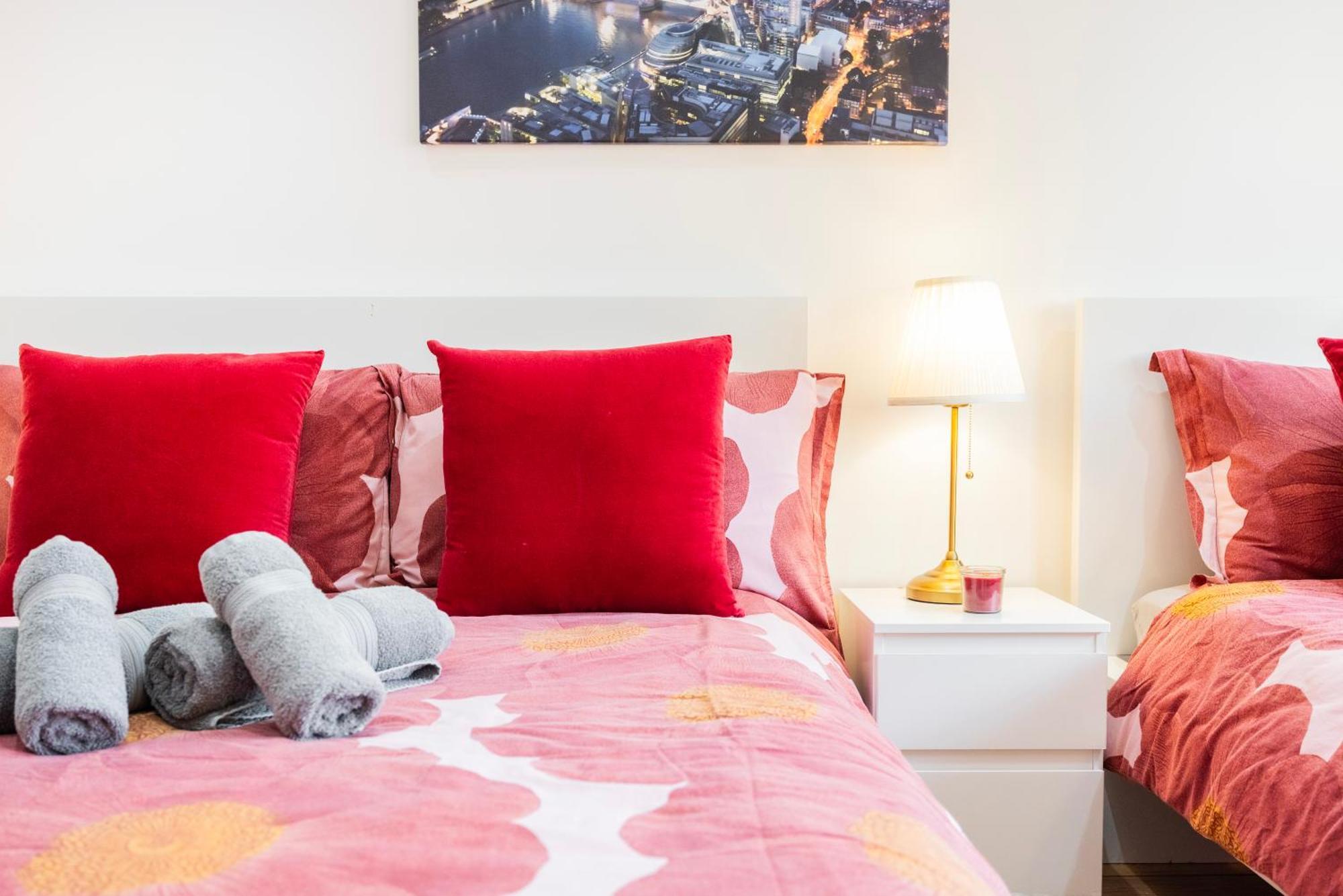 2 Bedroom Charming & Magnificent Flat London