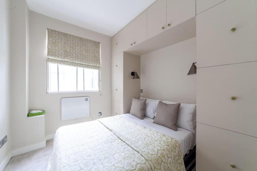 Elegant 2 Bedroom Apartment, Steps From History & V&a Museums, 2 Bathroom & 2 Elevators *