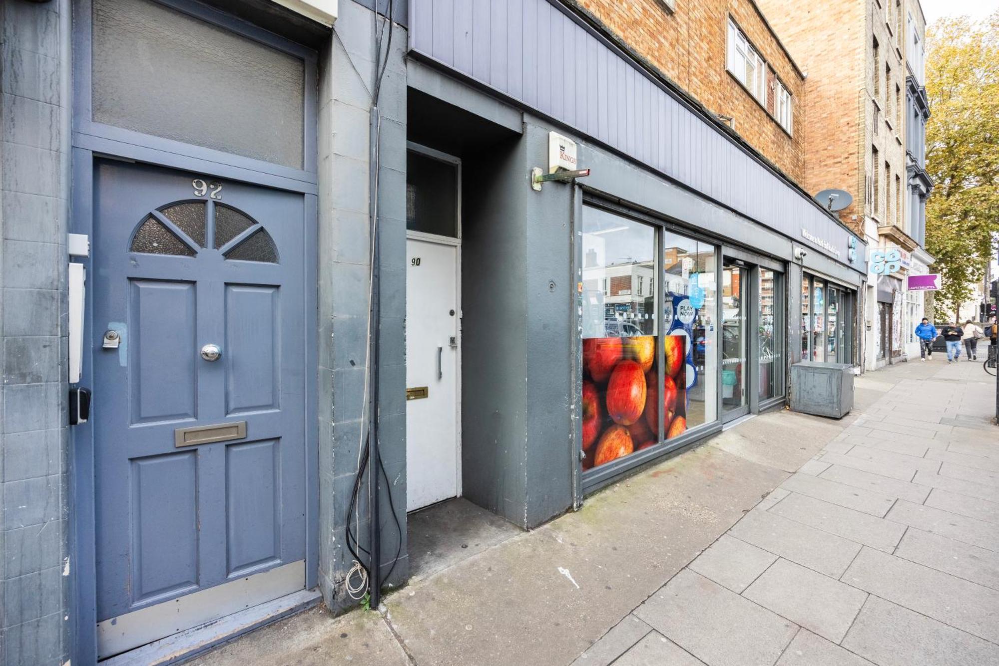 2 Bedroom Charming & Magnificent Flat Apartment London