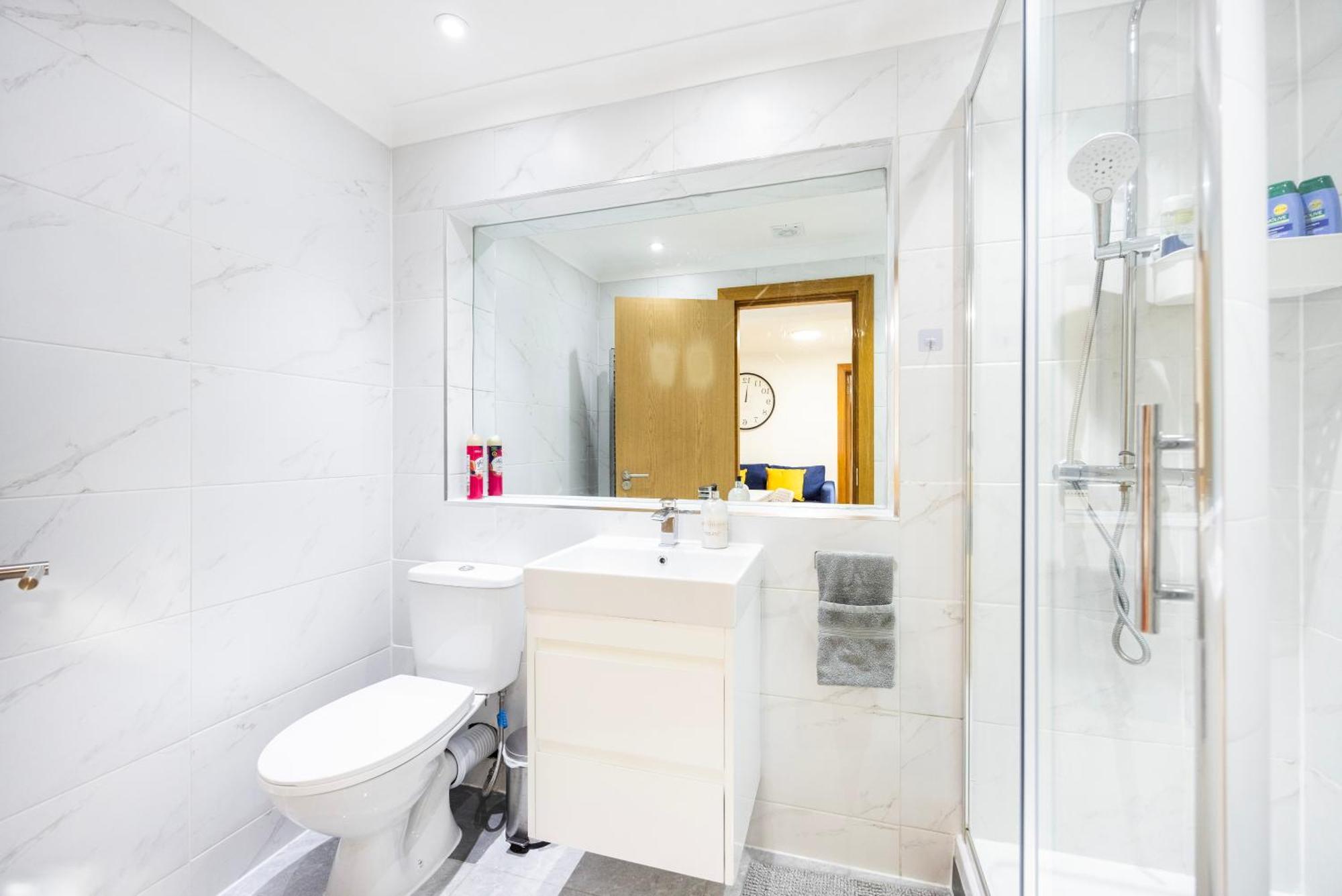 2 Bedroom Charming & Magnificent Flat Apartment