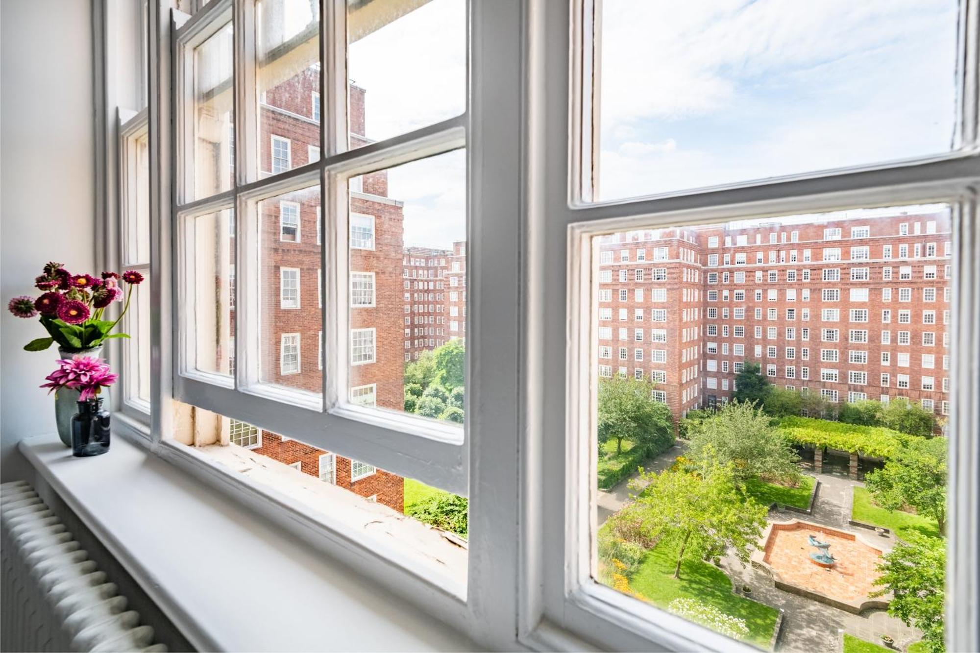 Dolphin House Serviced 4* London