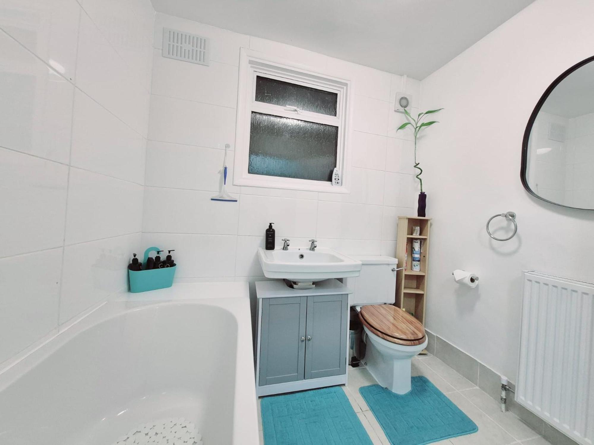 Stylish And Bright Flat In N8 Turnpike Lane - Piccadilly Line Appartement Londen