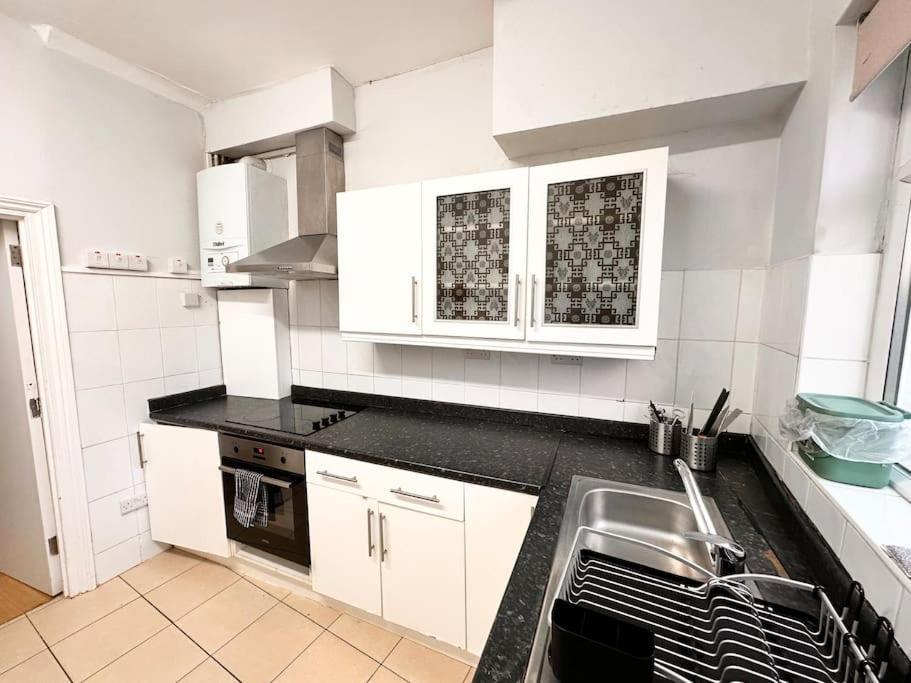 4 Bedroom House In Se4 * Londres
