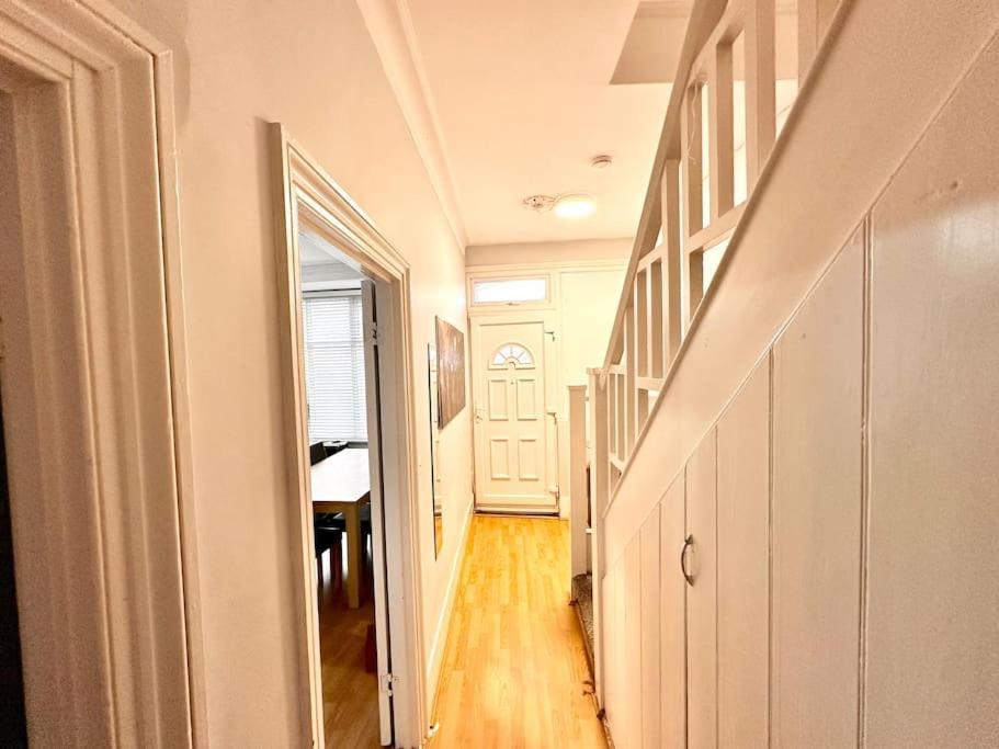 Appartement 4 Bedroom House In Se4 Londres