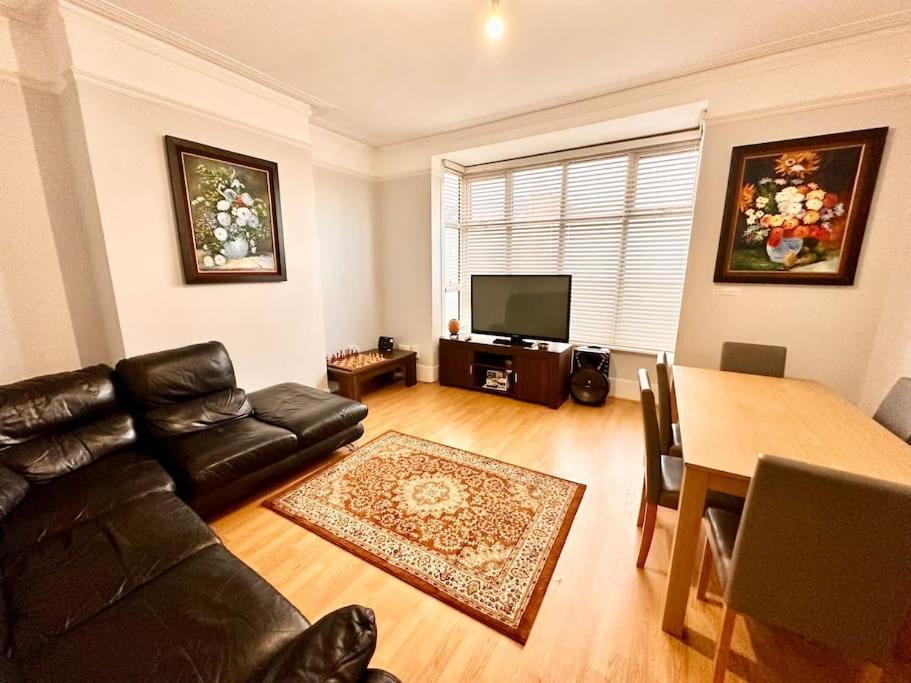 4 Bedroom House In Se4 Londres