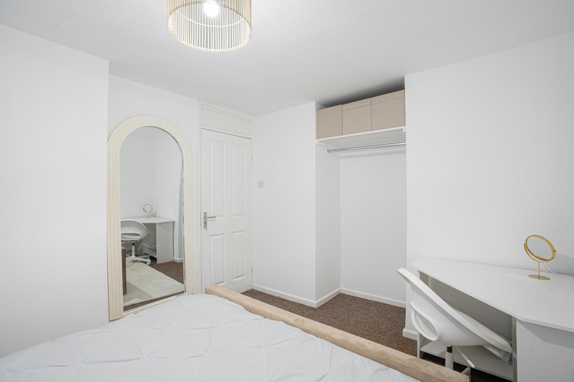Luxury 3 Bedroom House In Woodgreen Ferienhaus