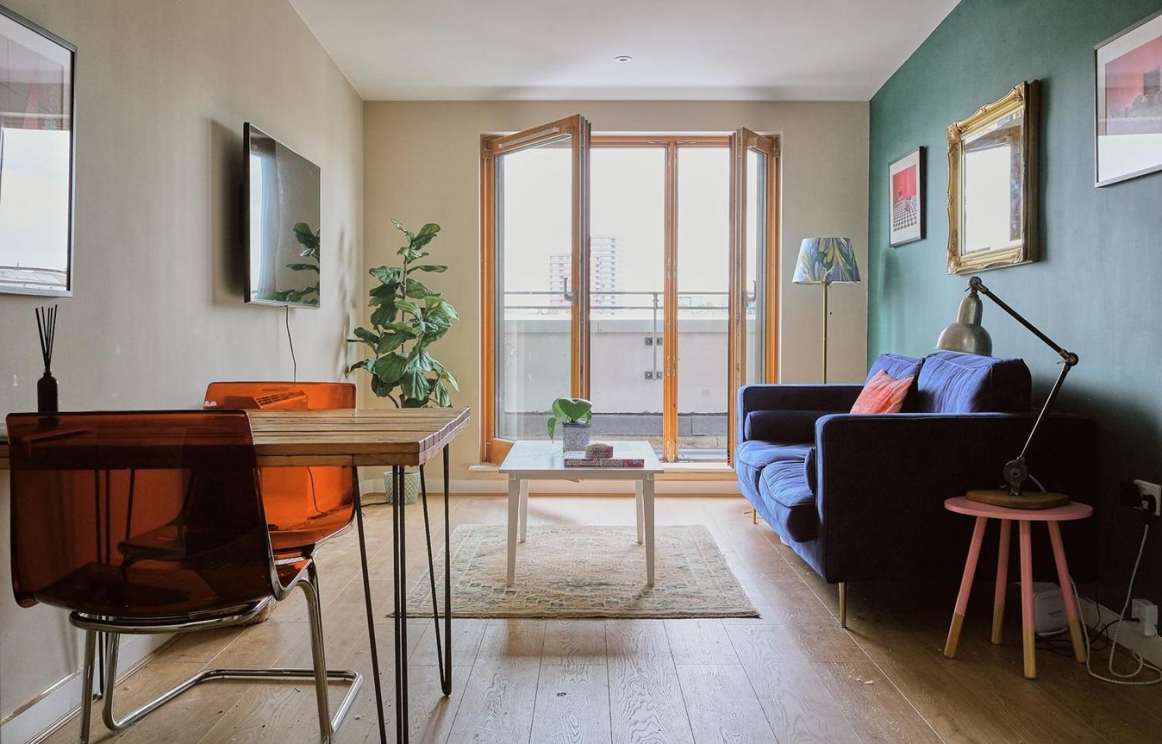 Sunny Shoreditch Oasis Canal Views & Urban Charm Apartment