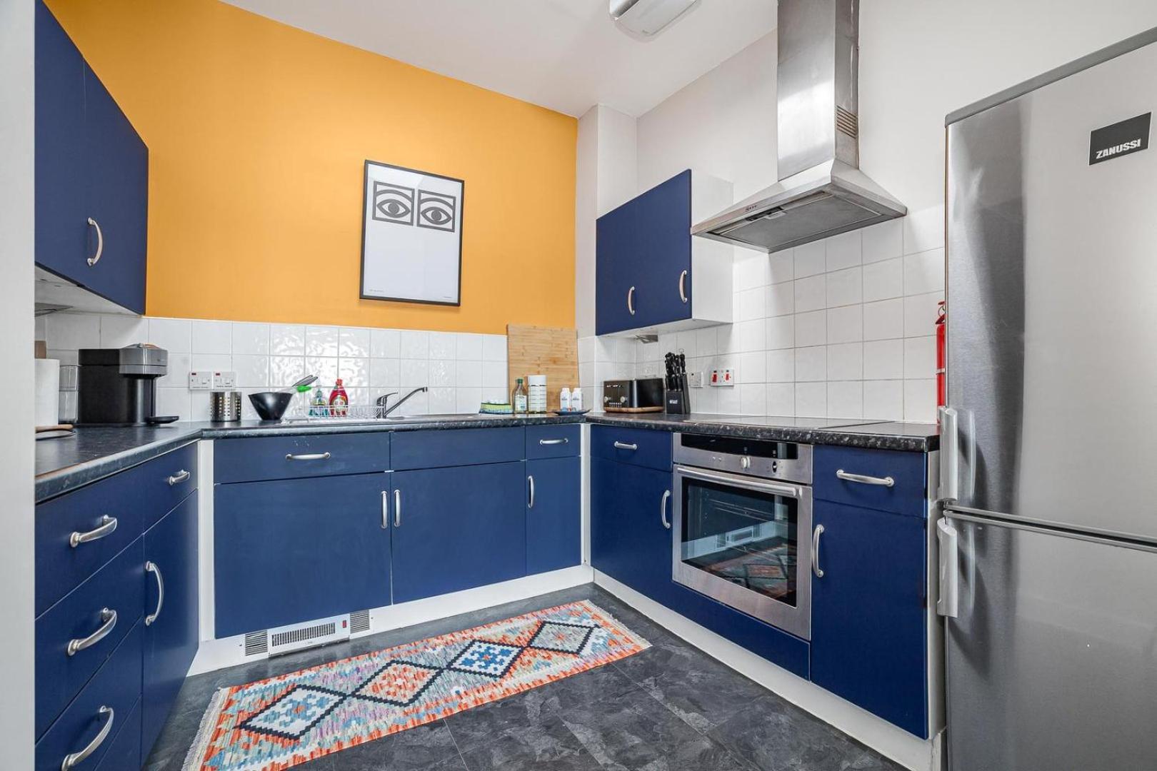 Sunny Shoreditch Oasis Canal Views & Urban Charm London
