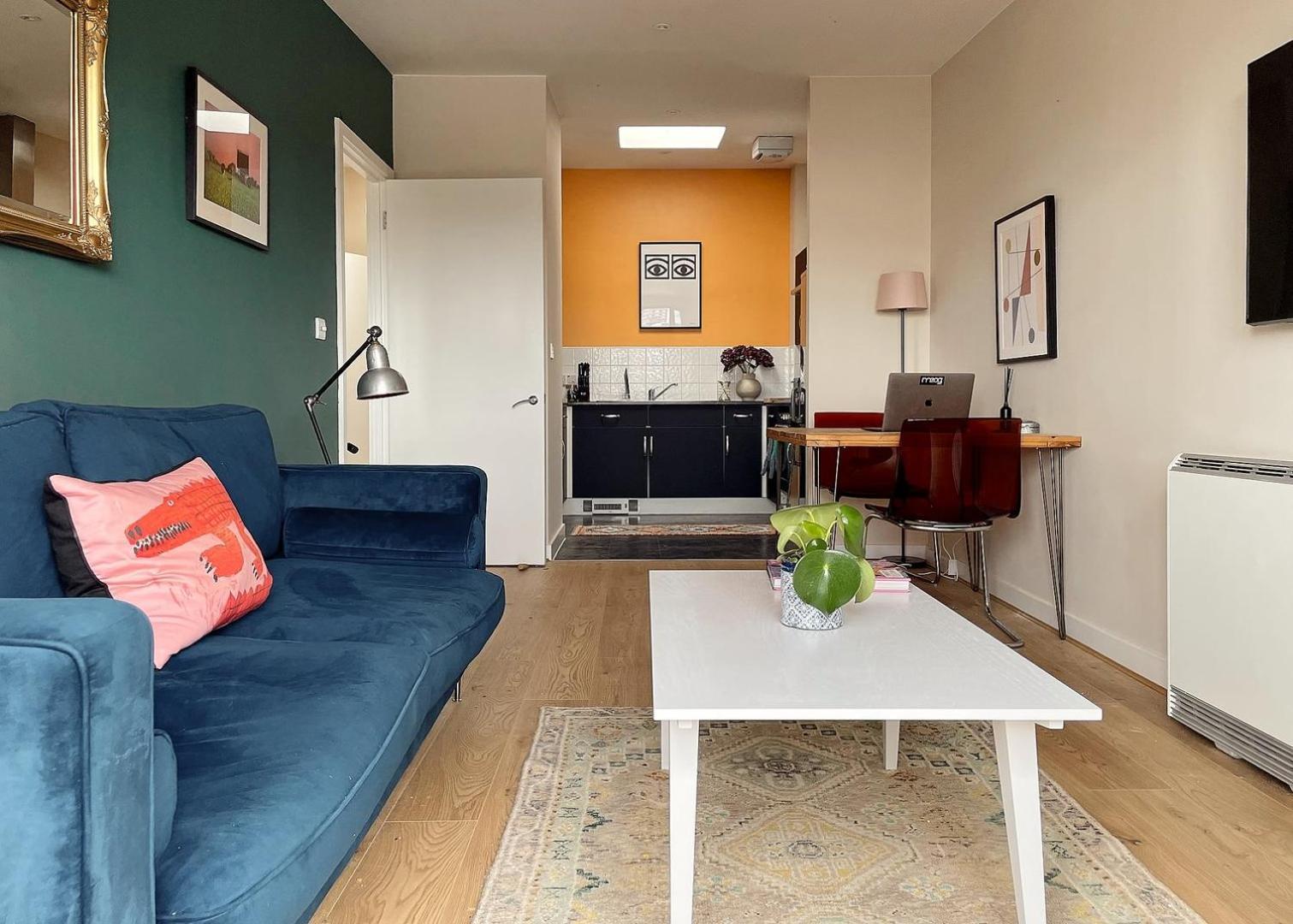 Sunny Shoreditch Oasis Canal Views & Urban Charm