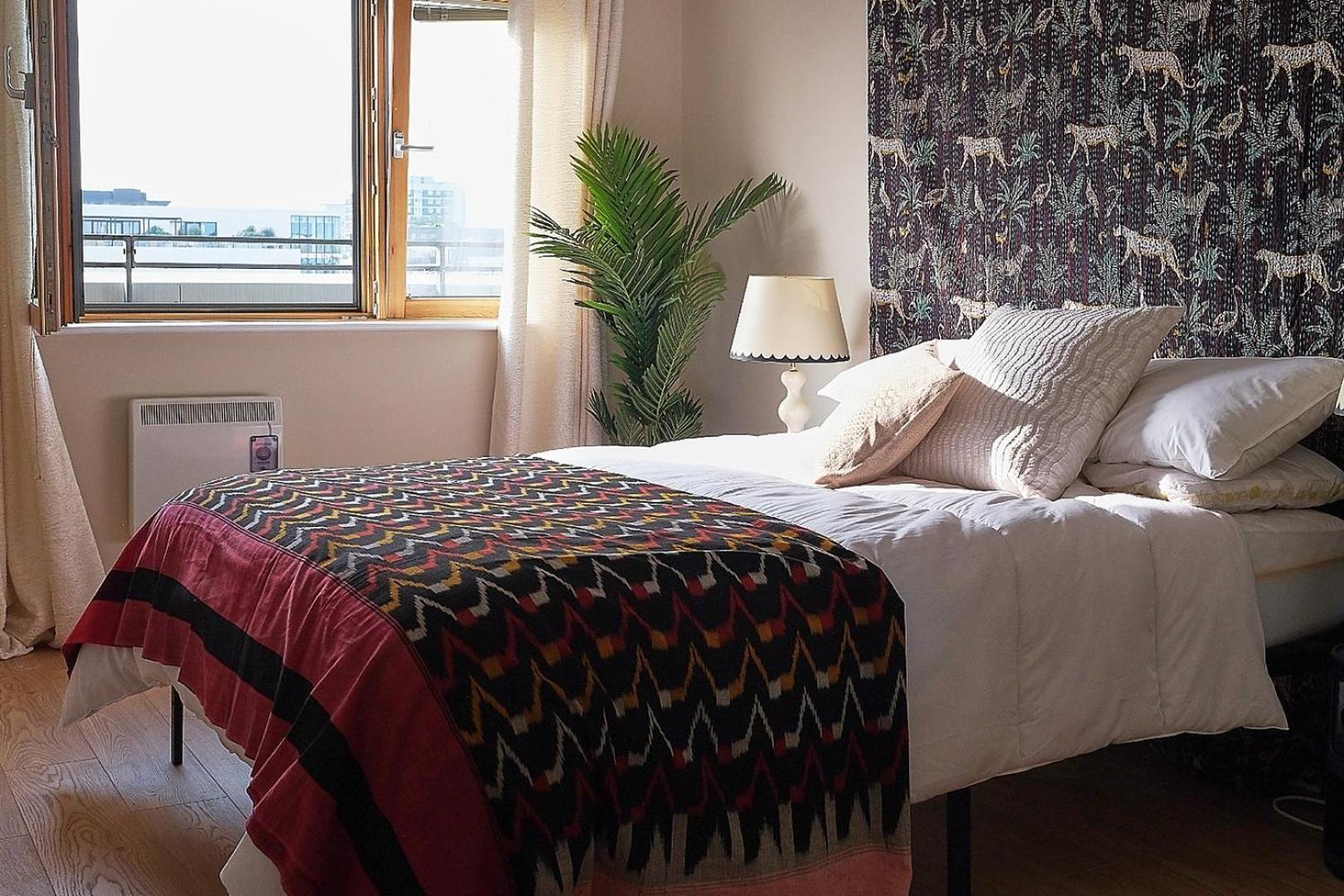Sunny Shoreditch Oasis Canal Views & Urban Charm Apartment