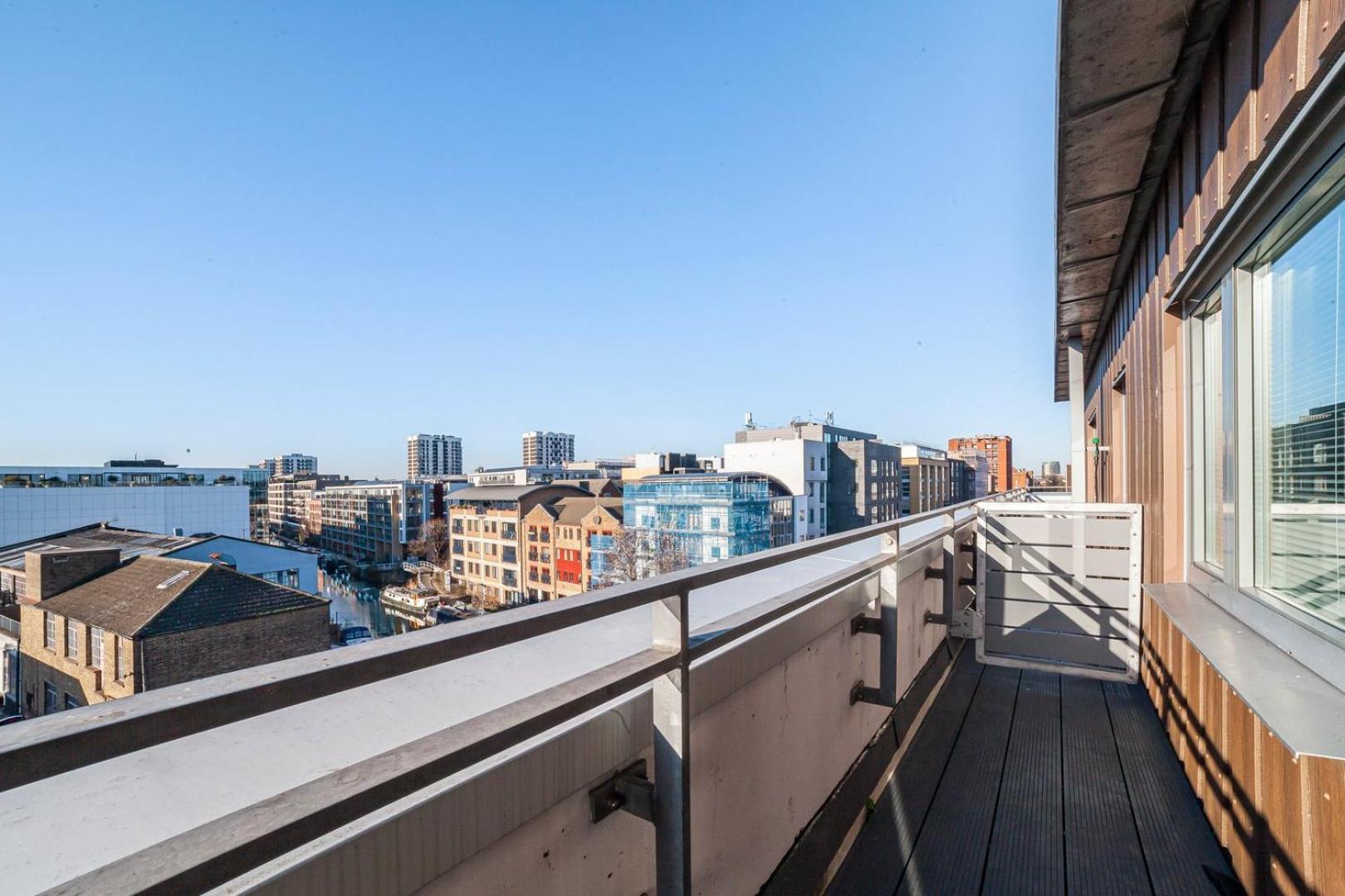 Sunny Shoreditch Oasis Canal Views & Urban Charm London