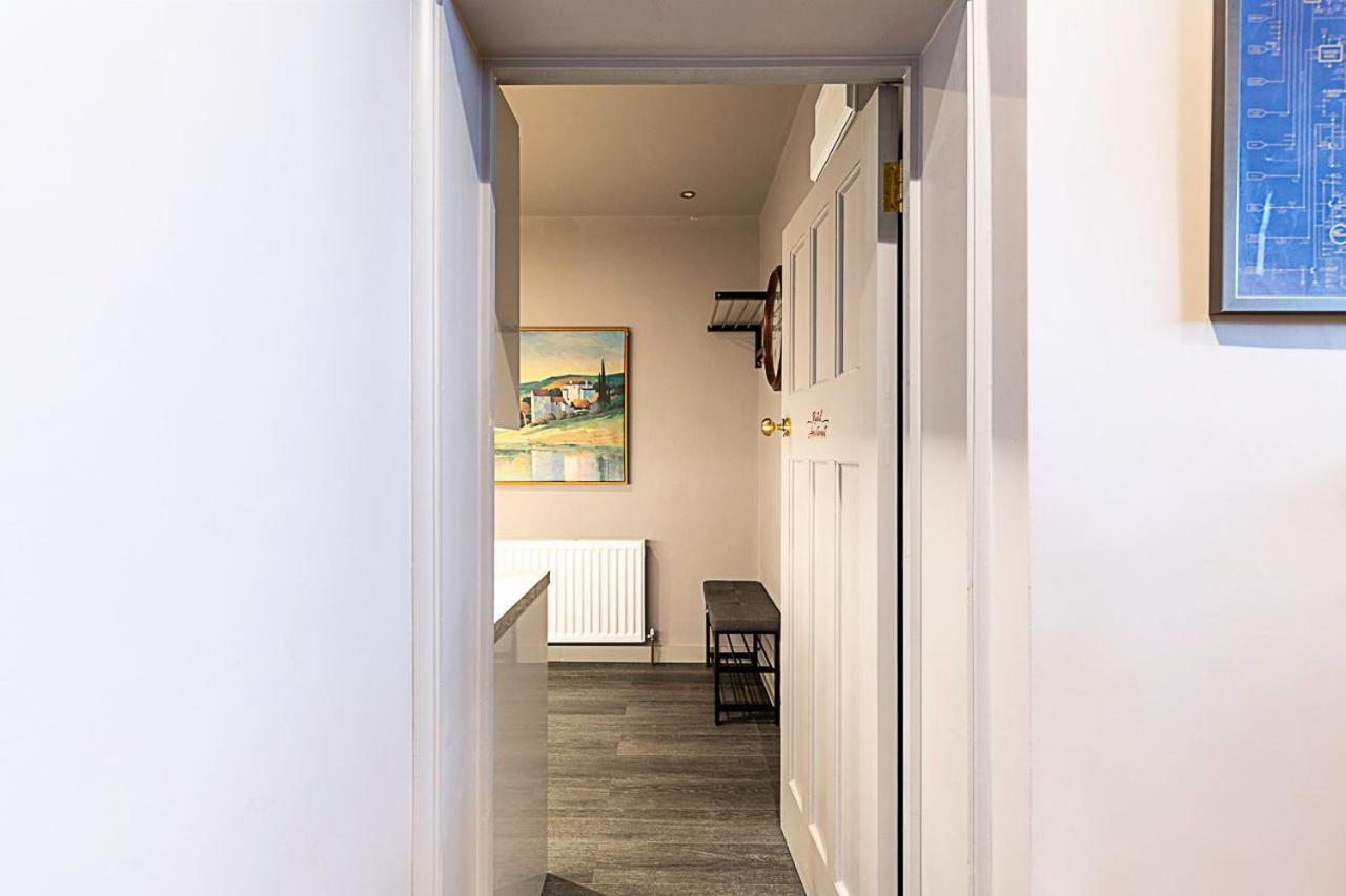 Stunning 5 Bed House In Willesden Green! London