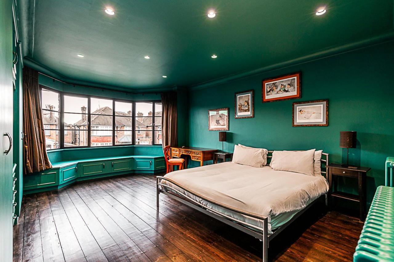 Stunning 5 Bed House In Willesden Green! Holiday home