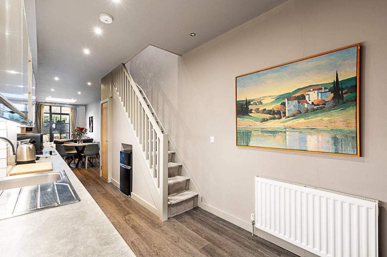 Stunning 5 Bed House In Willesden Green! Holiday home *