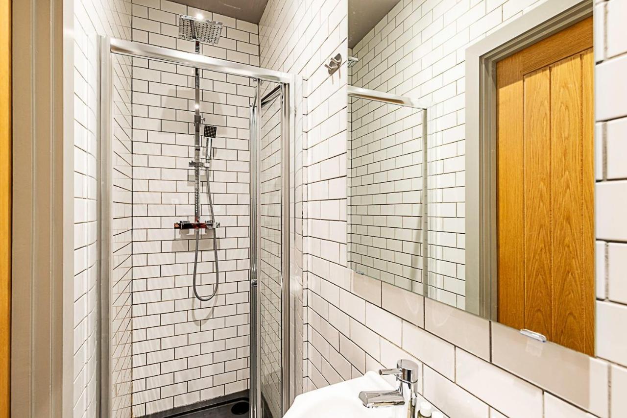Stunning 5 Bed House In Willesden Green! London