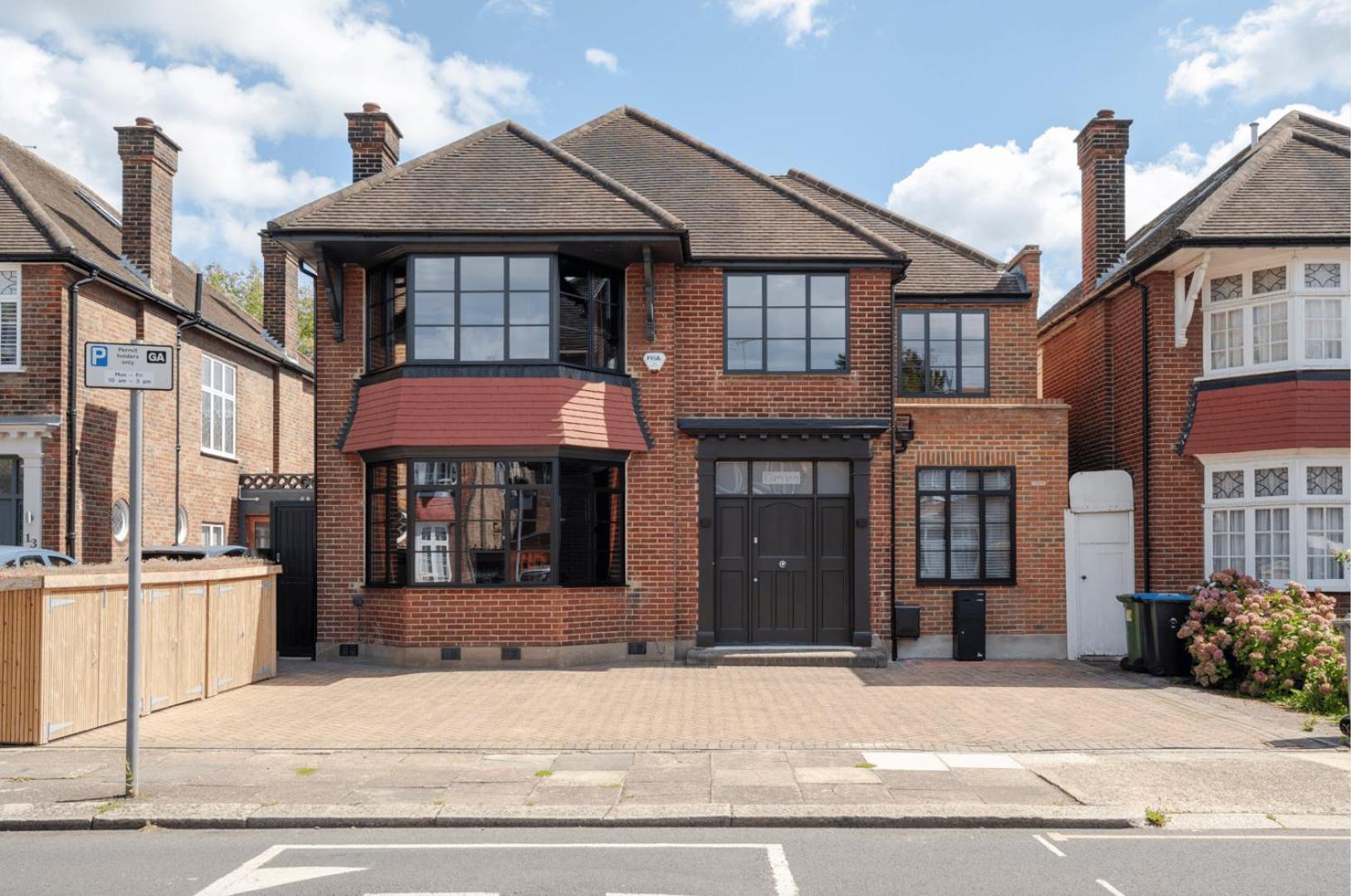 Holiday home Stunning 5 Bed House In Willesden Green!