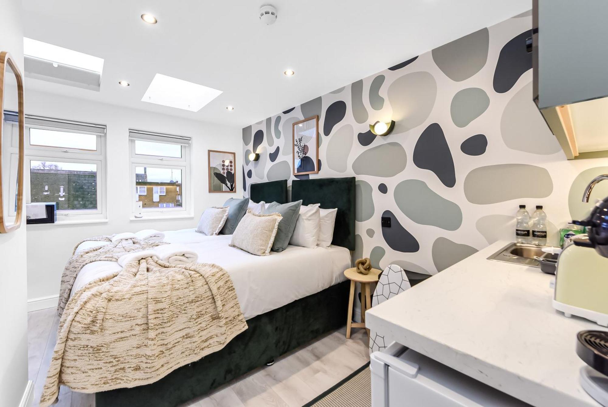 Sleek & Modern Getaway With Artistic Flair London