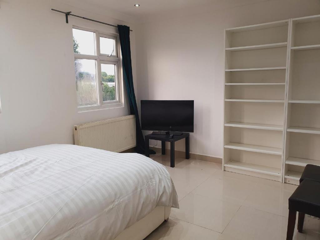 Private Direct Travel Heathrow & Ldn Guest house