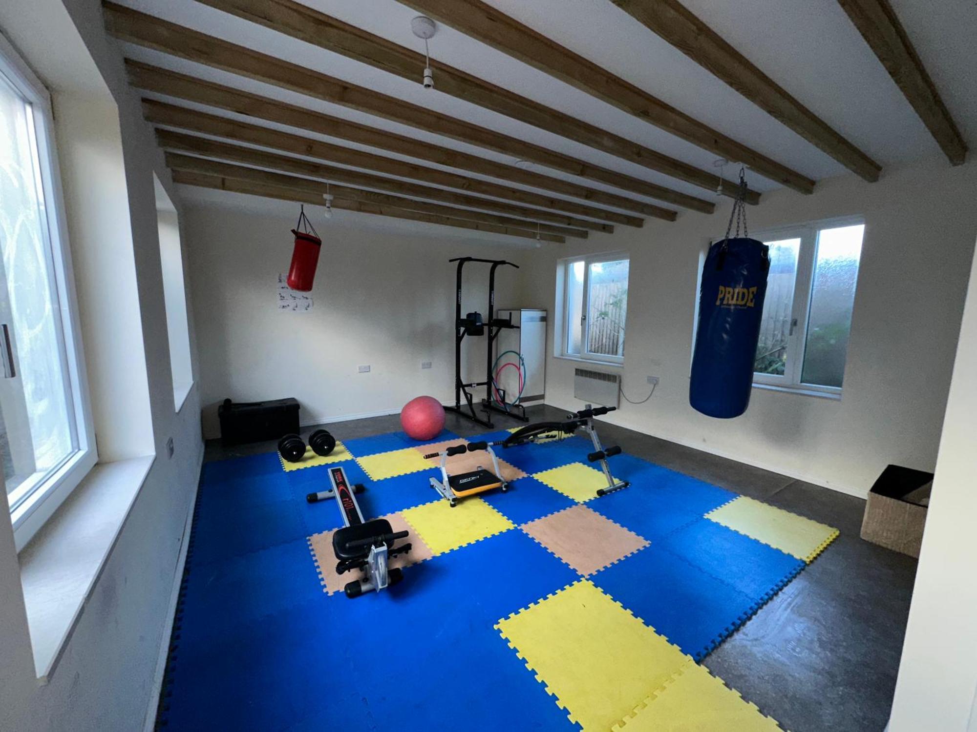 North Spacious: 7-bedroom Group Retreat With Gym