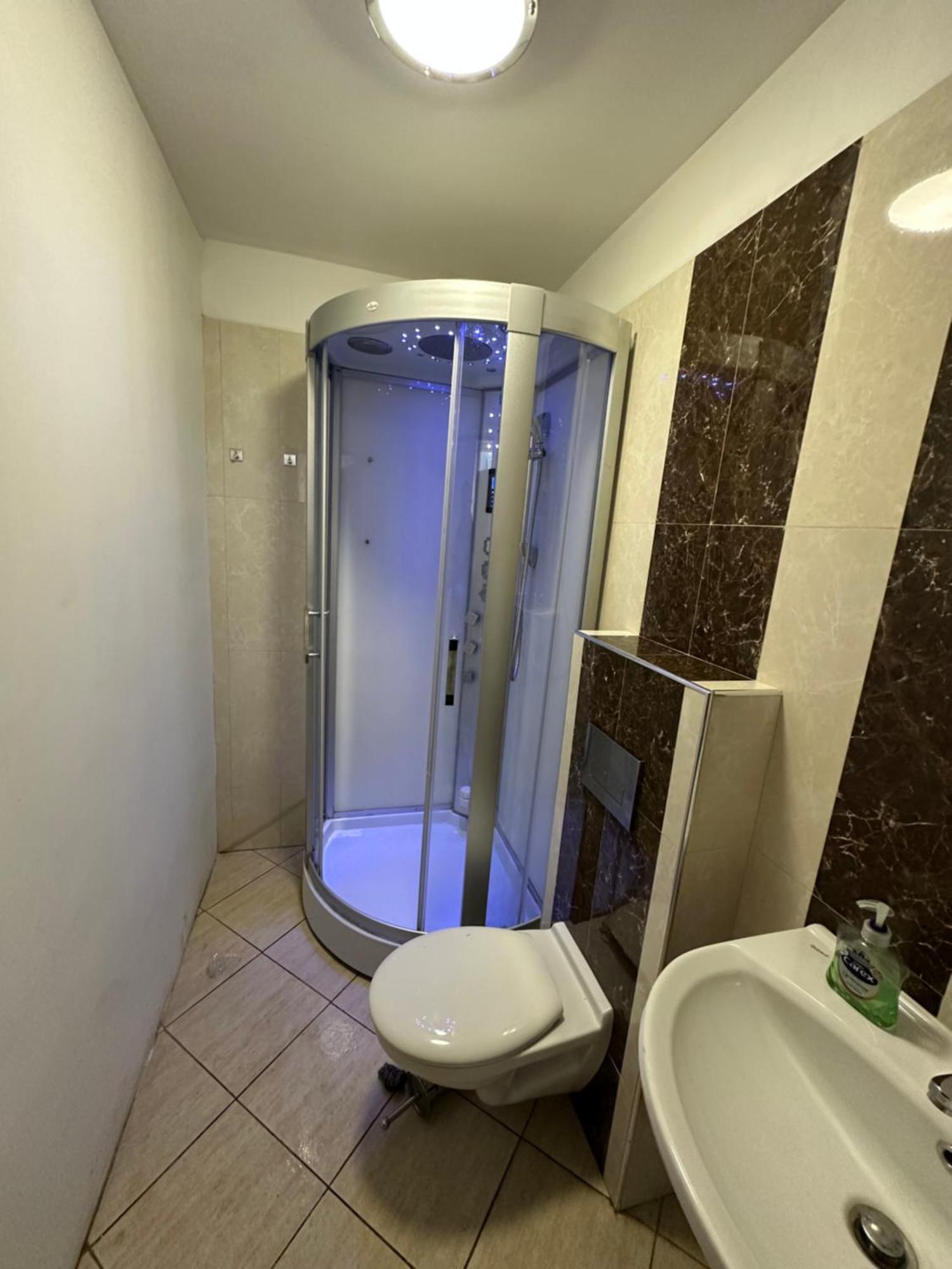 Holiday home North Spacious: 7-bedroom Group Retreat With Gym