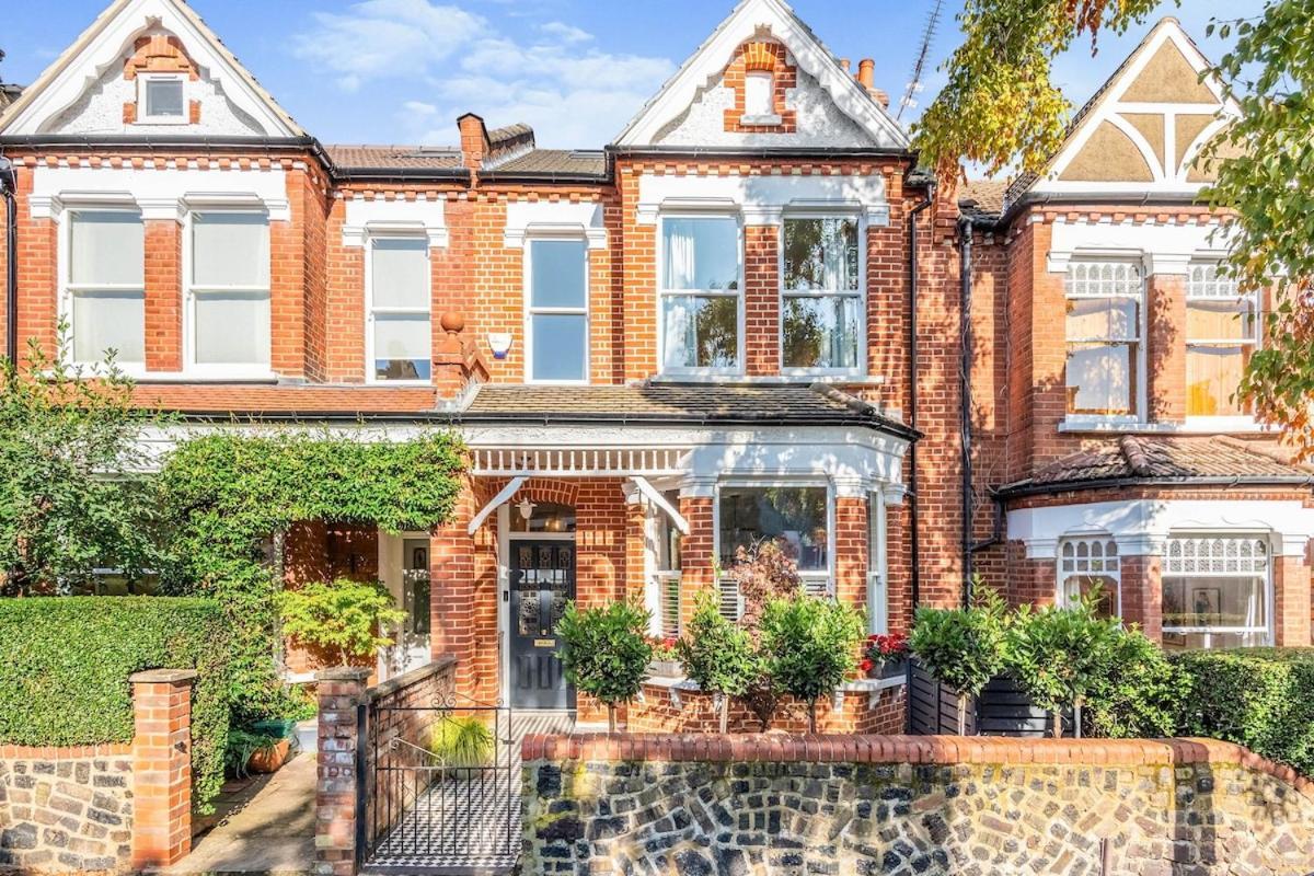 Newly Renovated 4 Bed - North * Londra